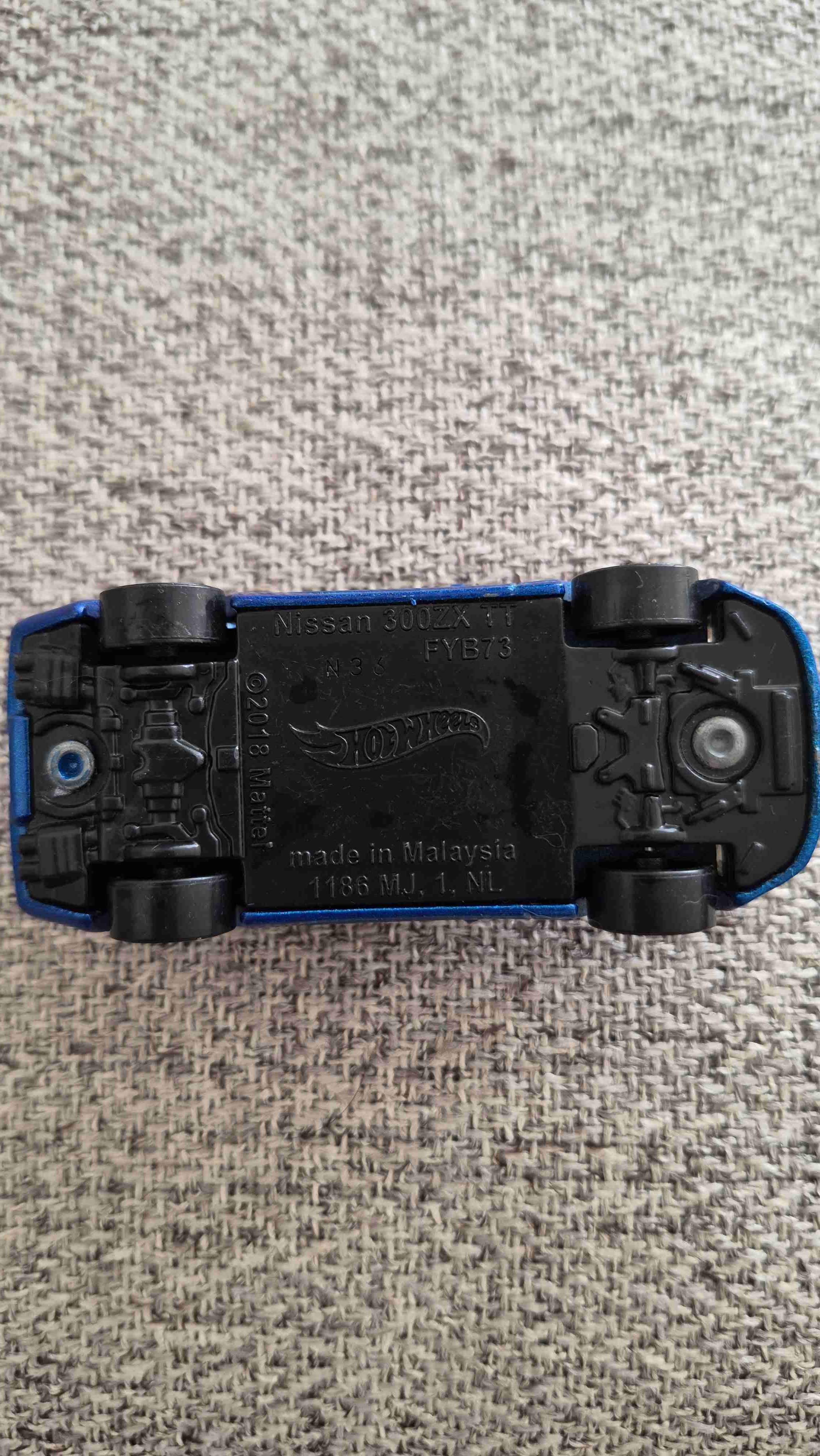 Auto a escala azul - miniatura 2