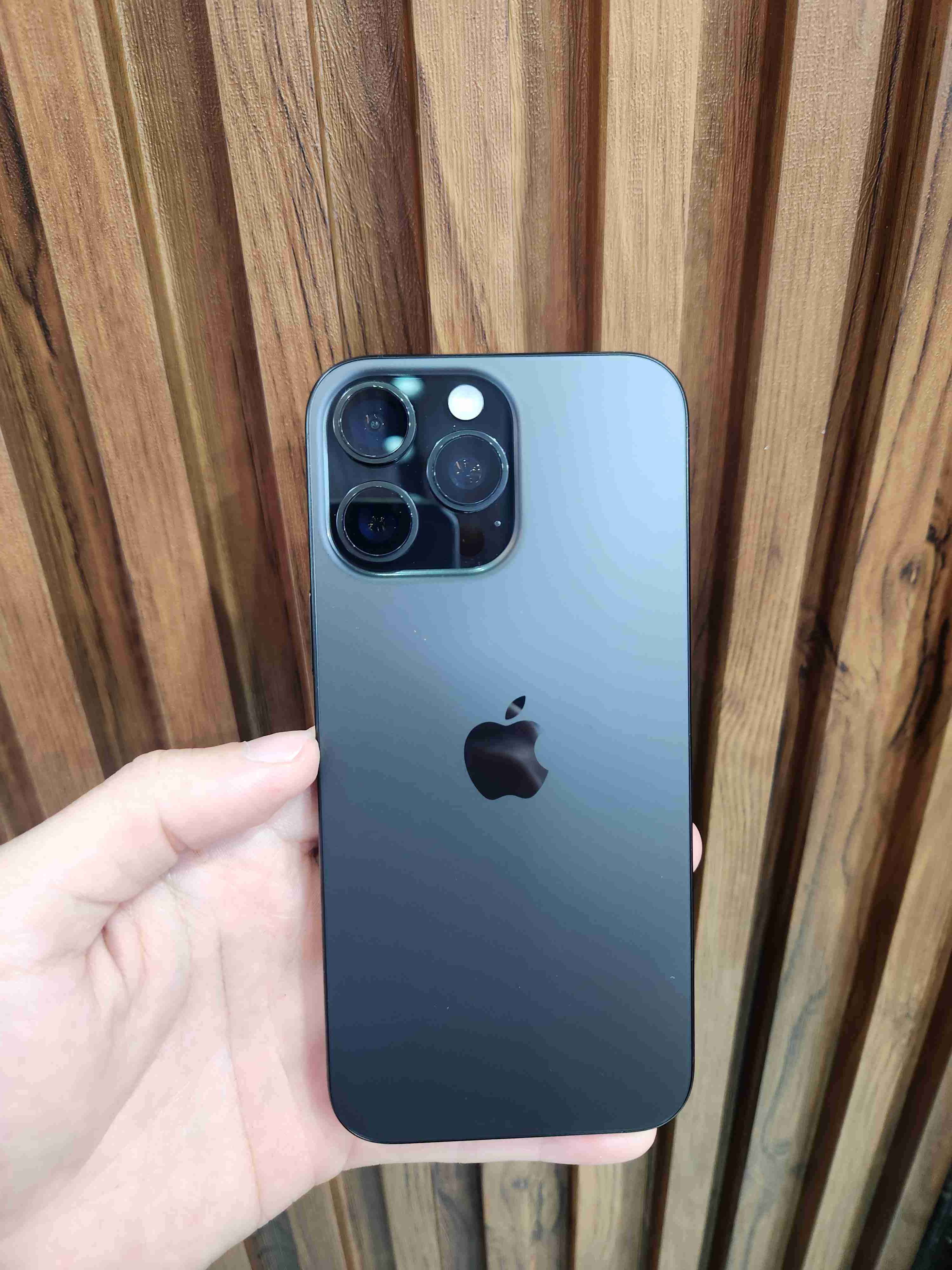 iPhone 16 Pro Max 99% Batería