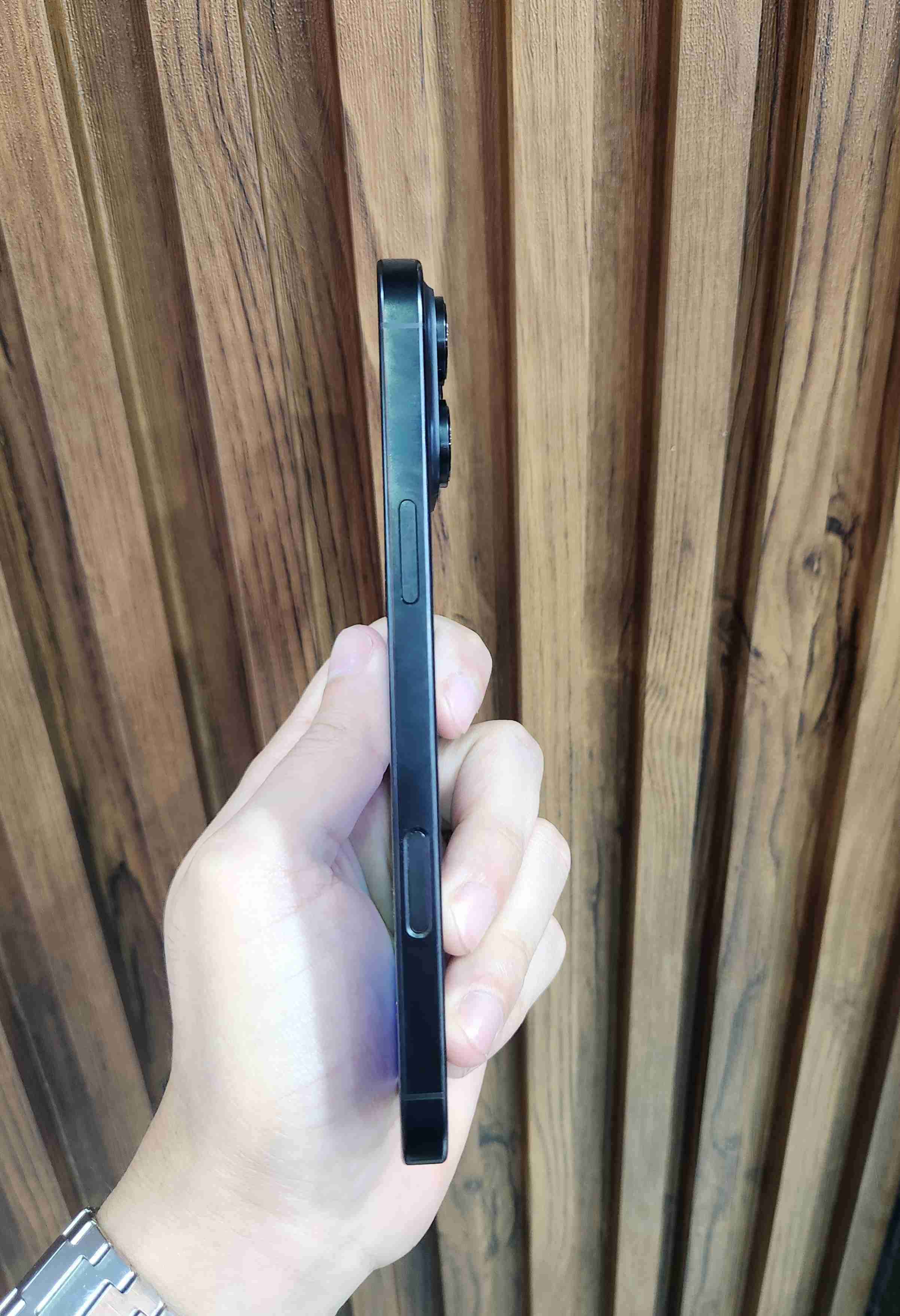 iPhone 16 Pro Max 99% Batería - miniatura 3