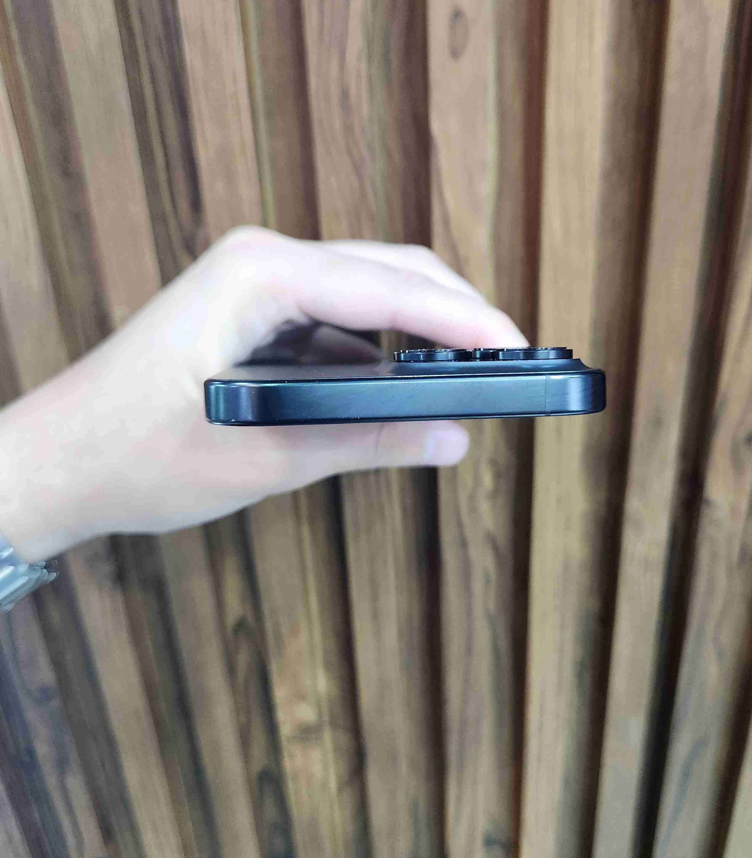 iPhone 16 Pro Max 99% Batería - miniatura 5