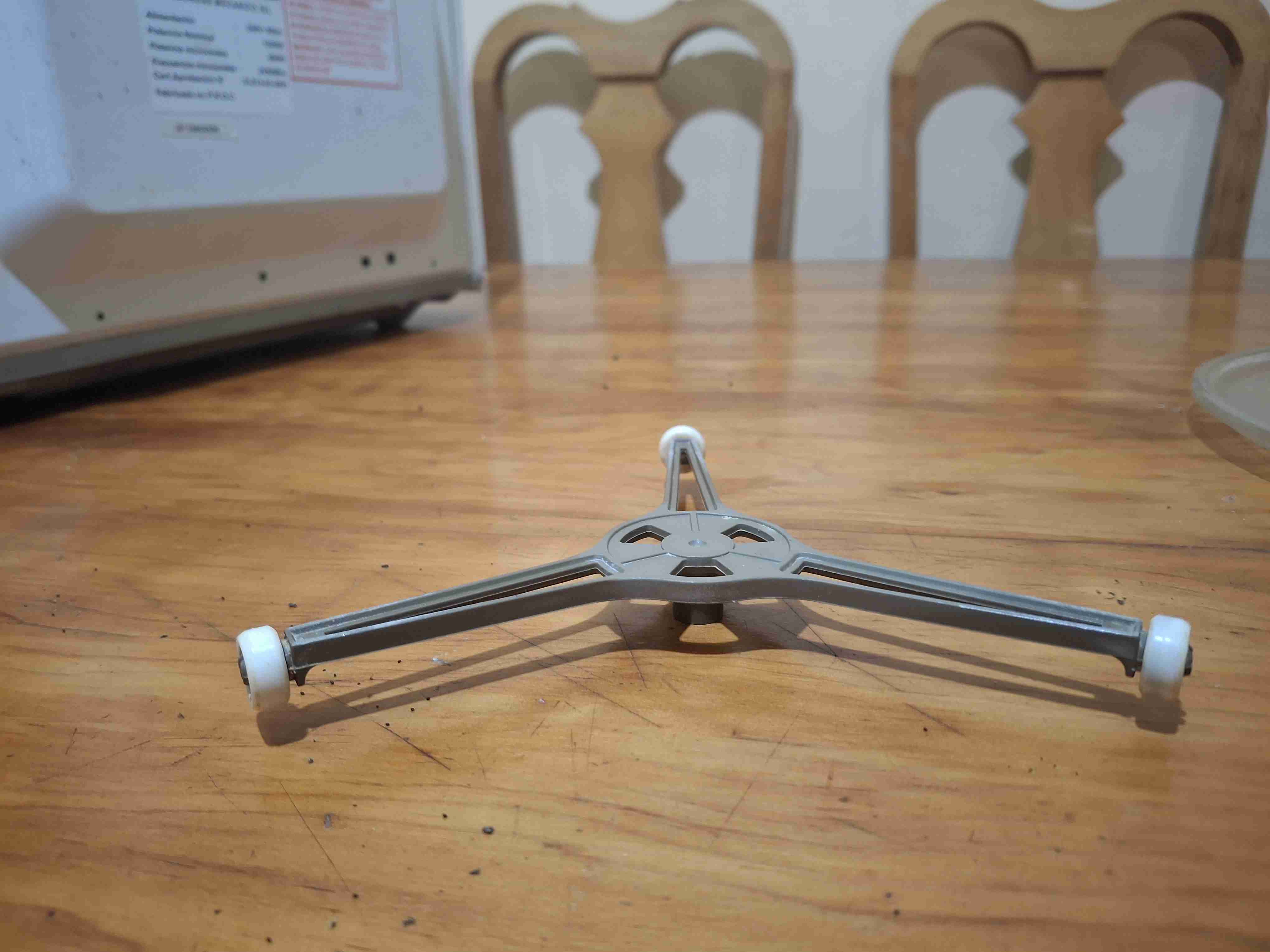 Soporte de microondas con ruedas