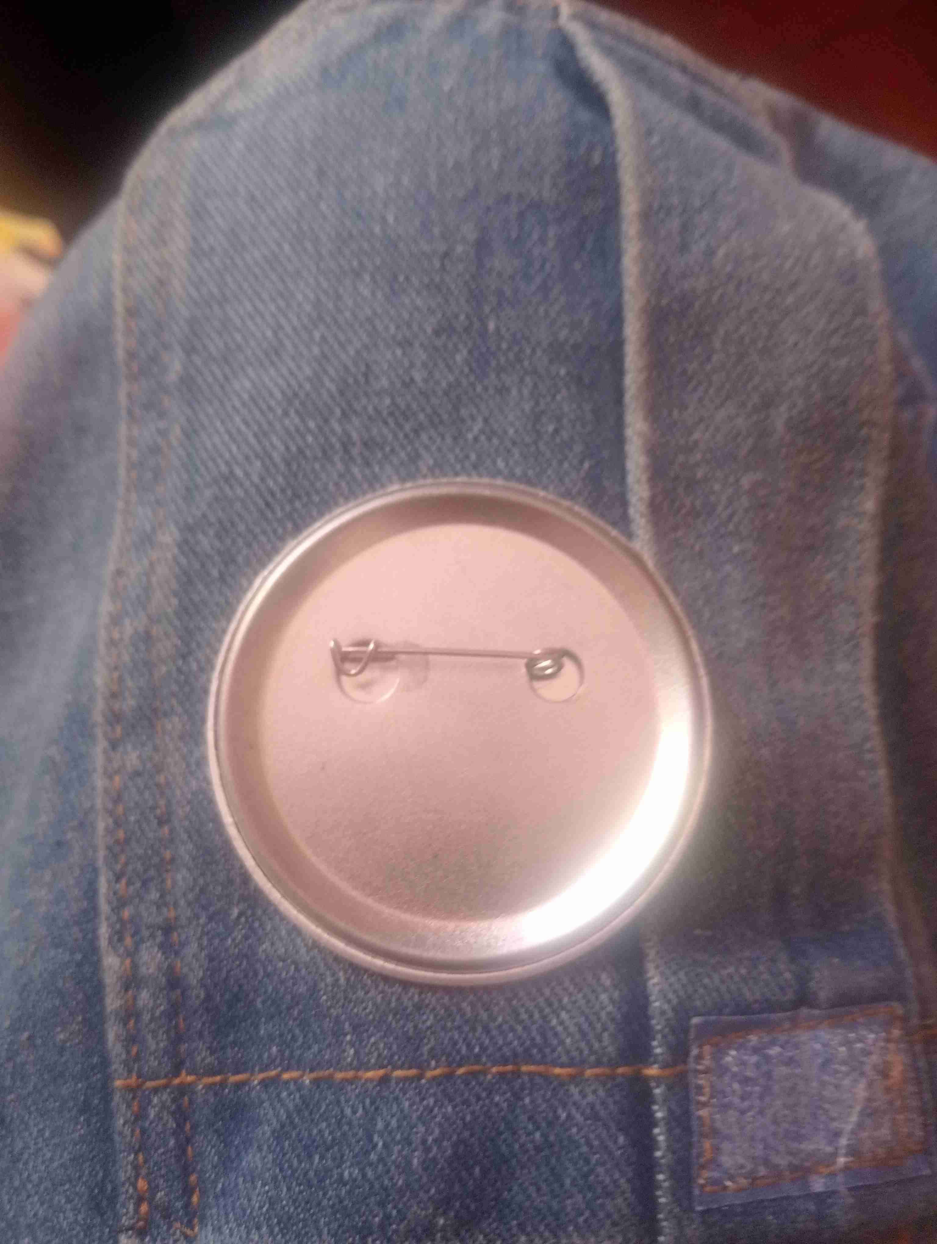 Chapa redonda con dibujo de cara - miniatura 2