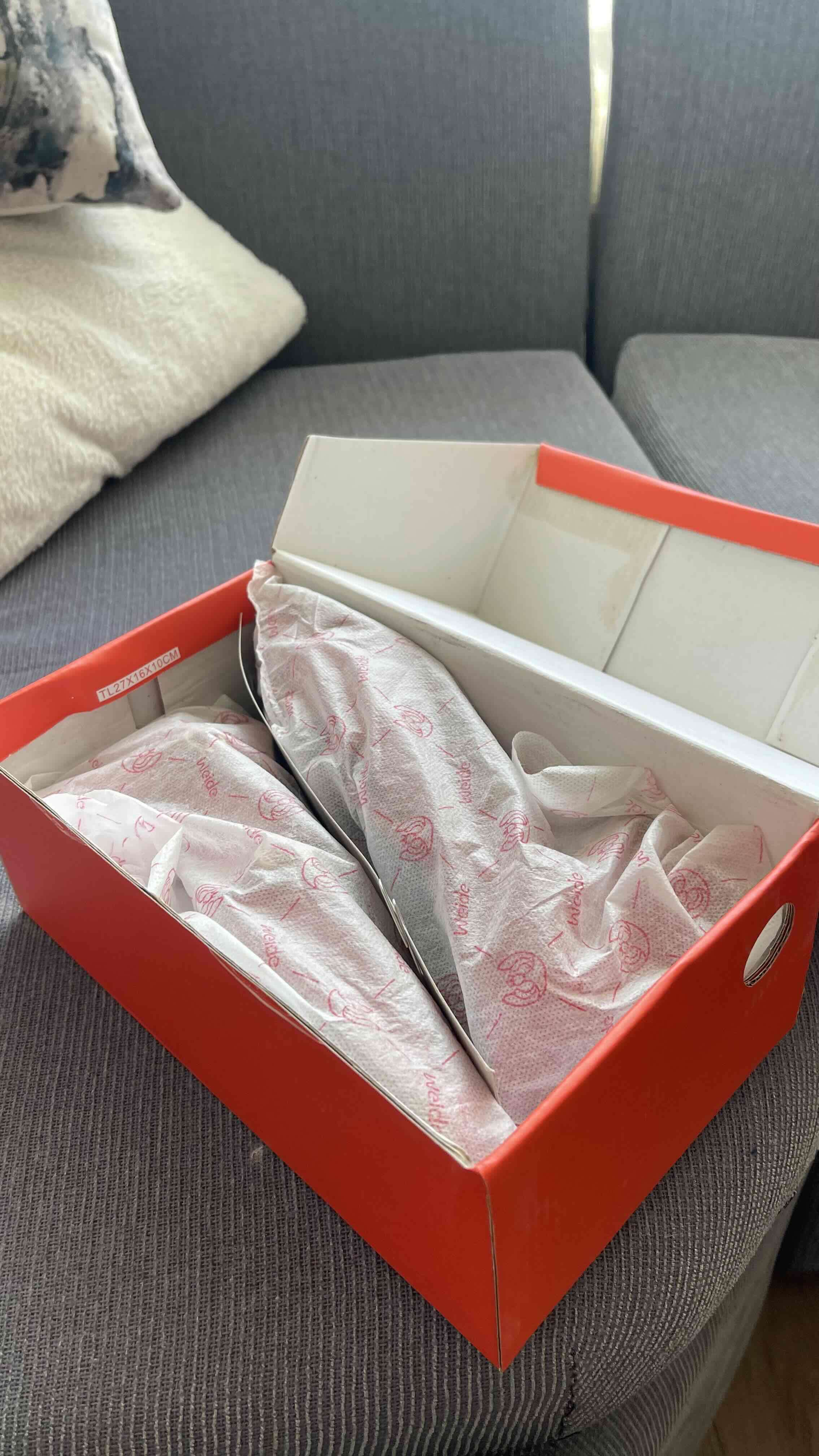 Zapatos de charol rojos nuevos - miniatura 4