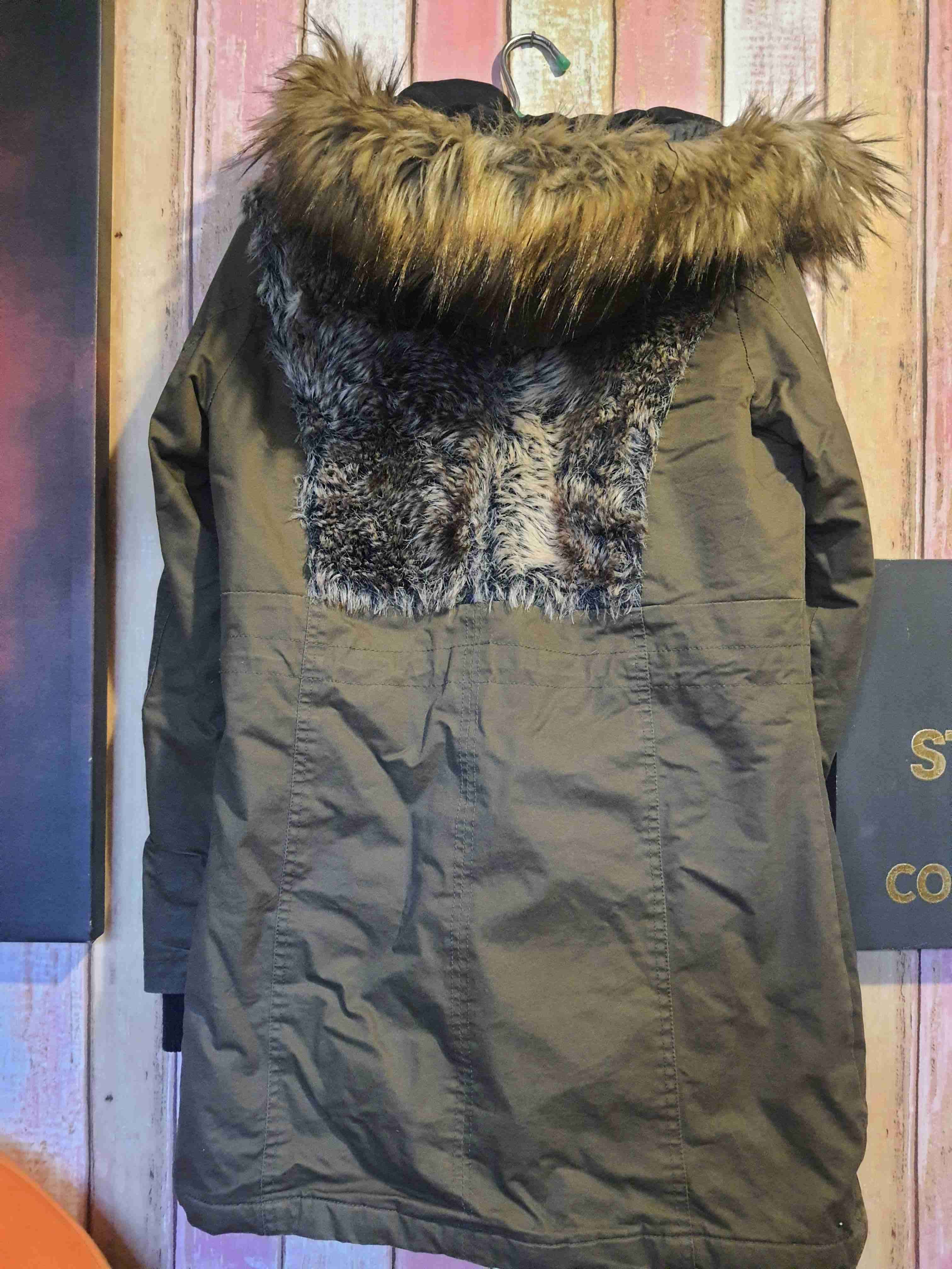 Parka verde con capucha - miniatura 2