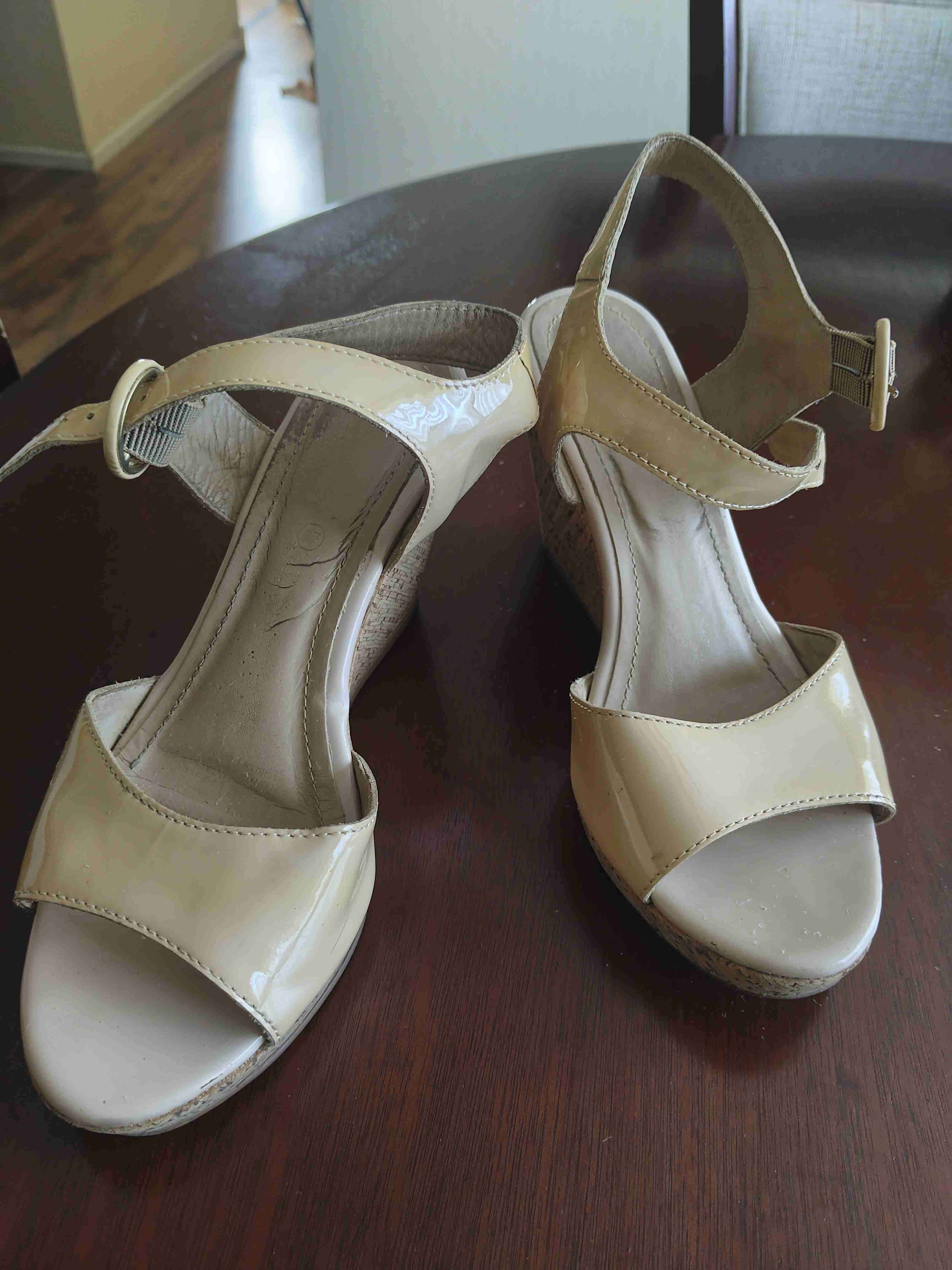 Sandalias taco beige