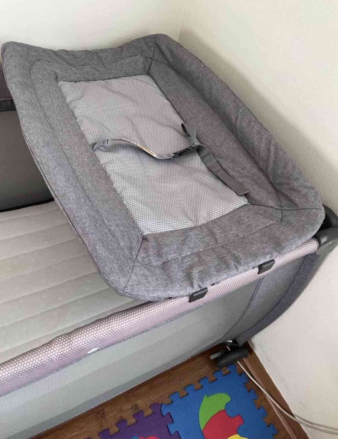 Cuna corral colecho gris con colchón - miniatura 2