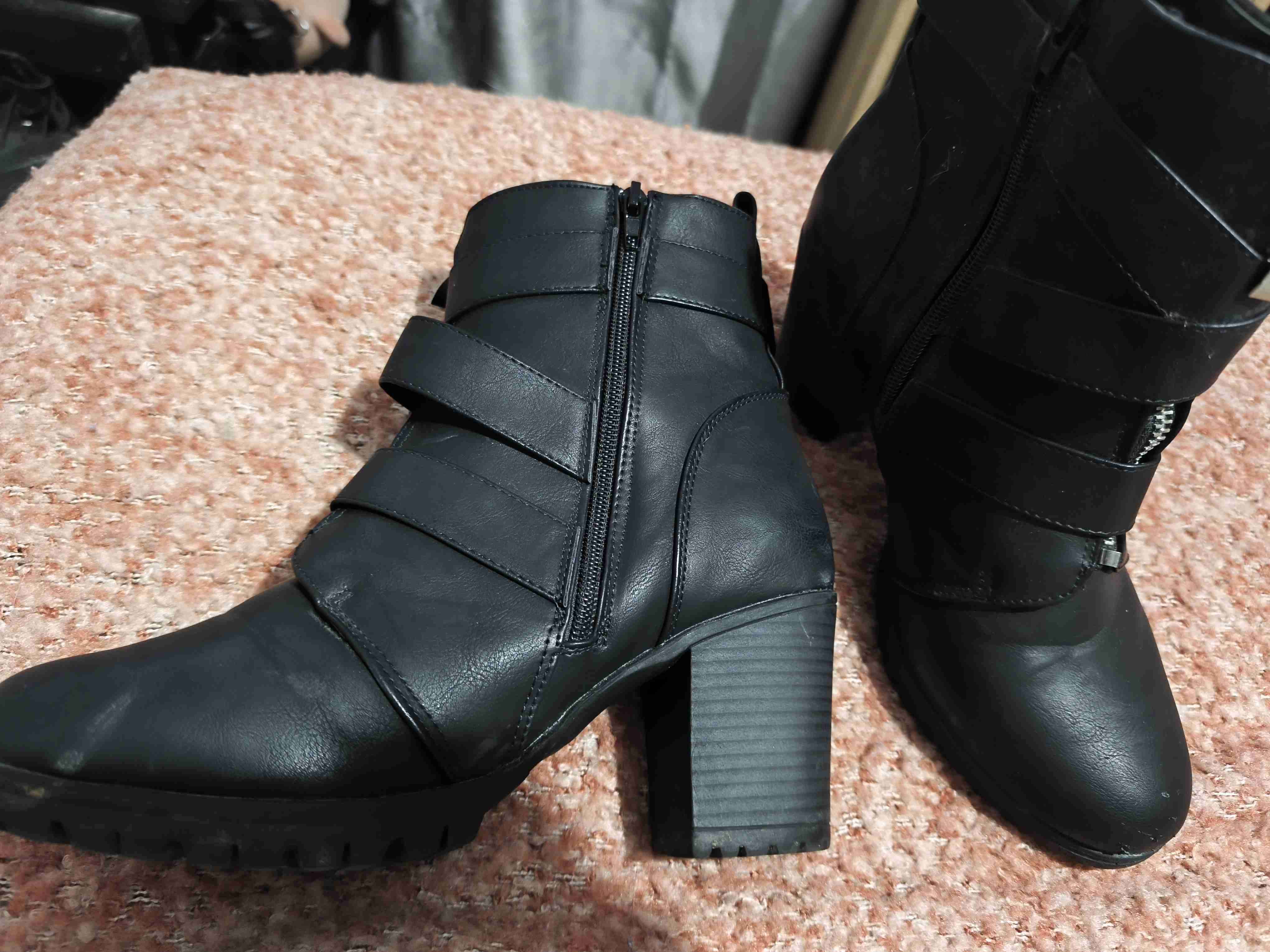 Botines de cuero negros con hebillas - miniatura 2