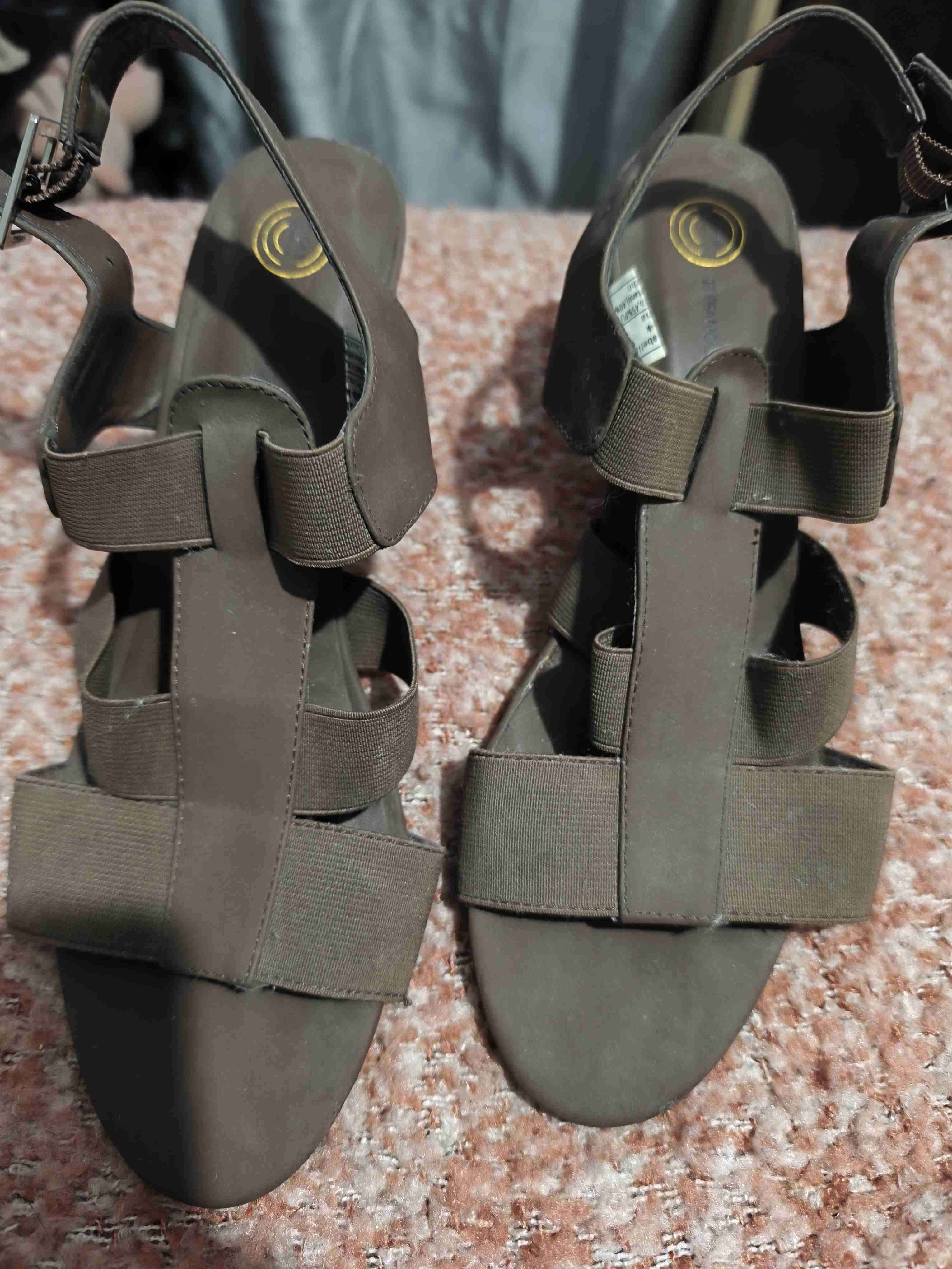 Sandalias casuales marrones