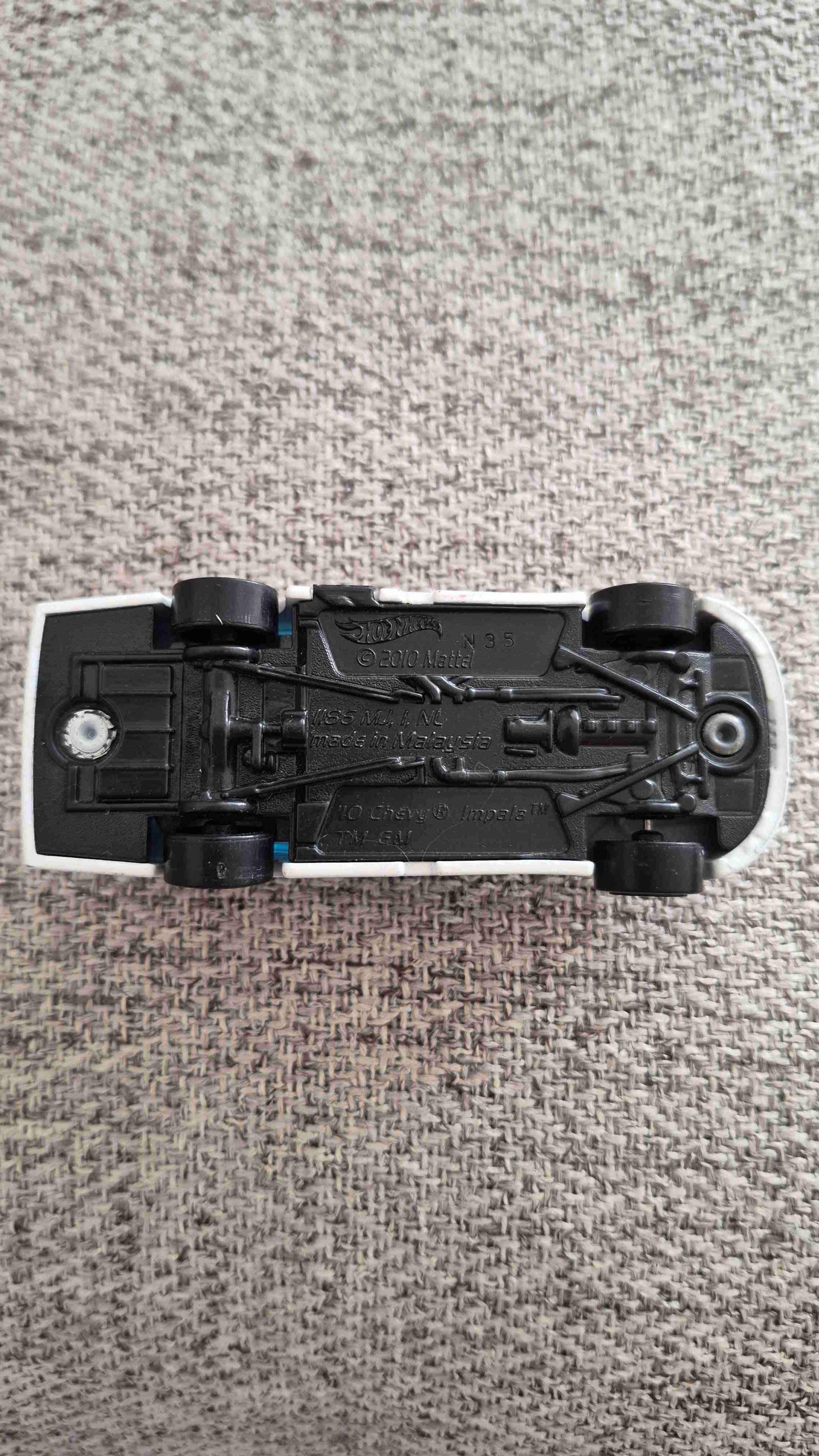 Auto Hot Wheels blanco - 2