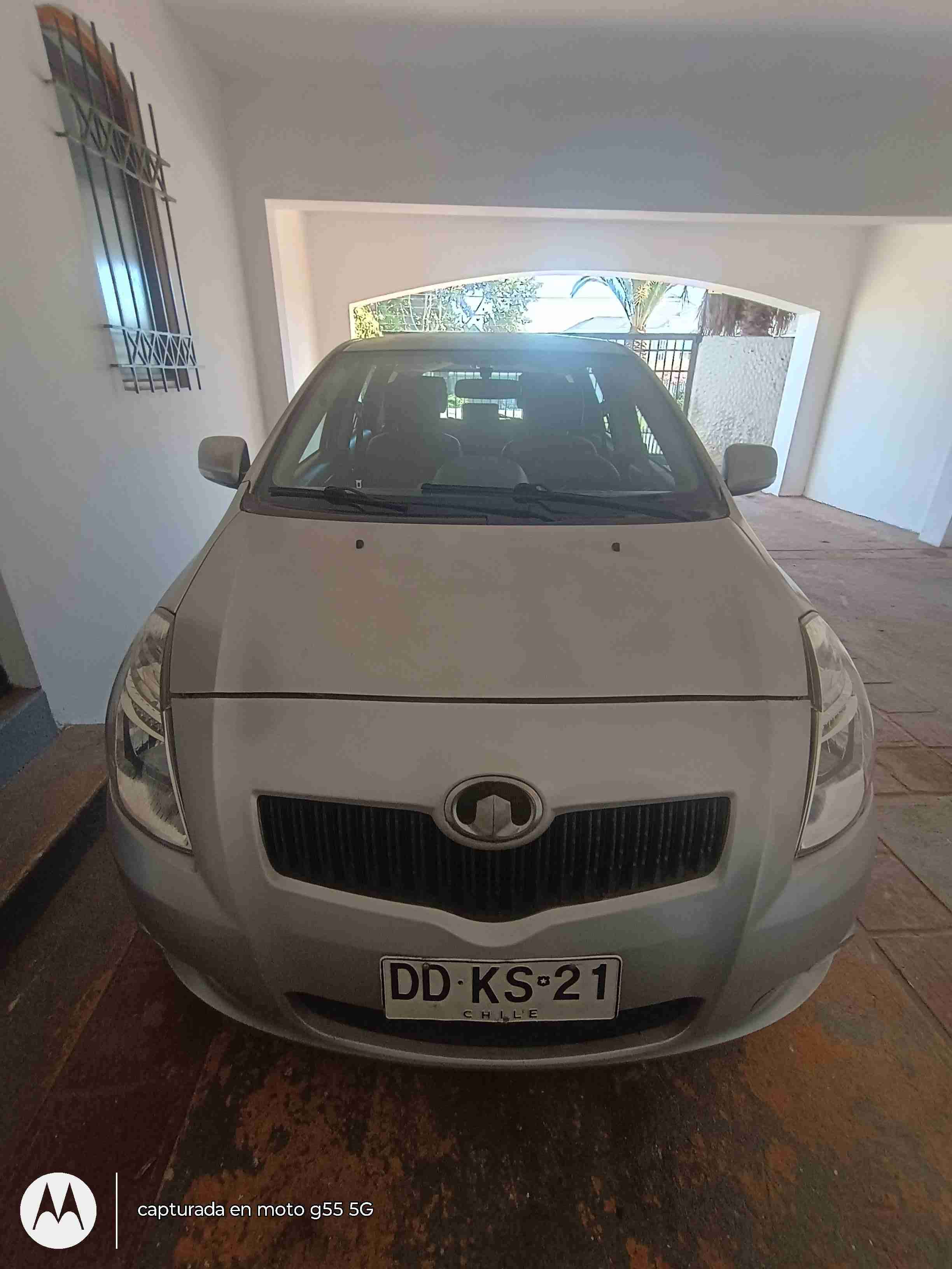 Auto compacto gris - miniatura 1