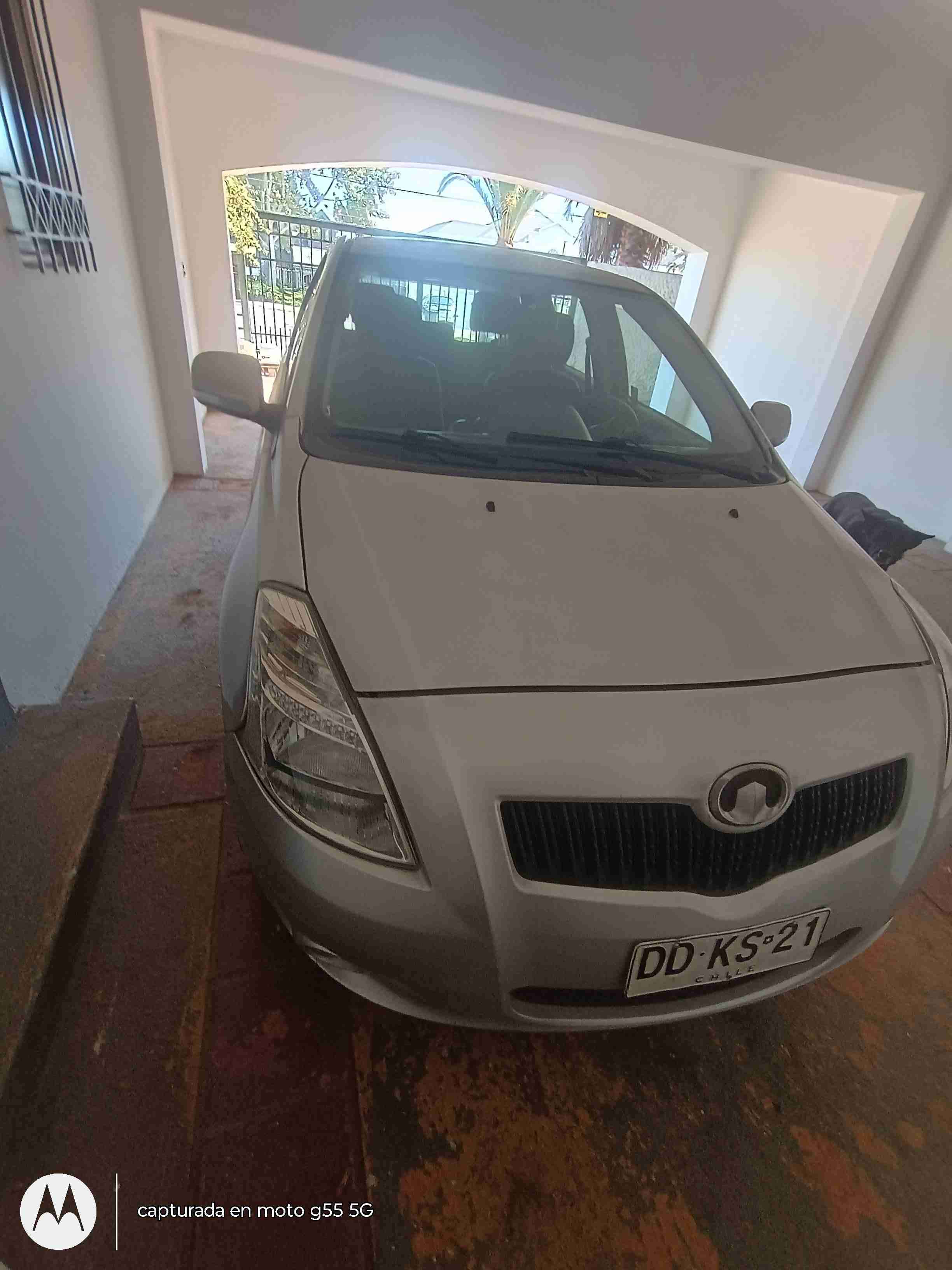 Auto compacto gris - miniatura 2