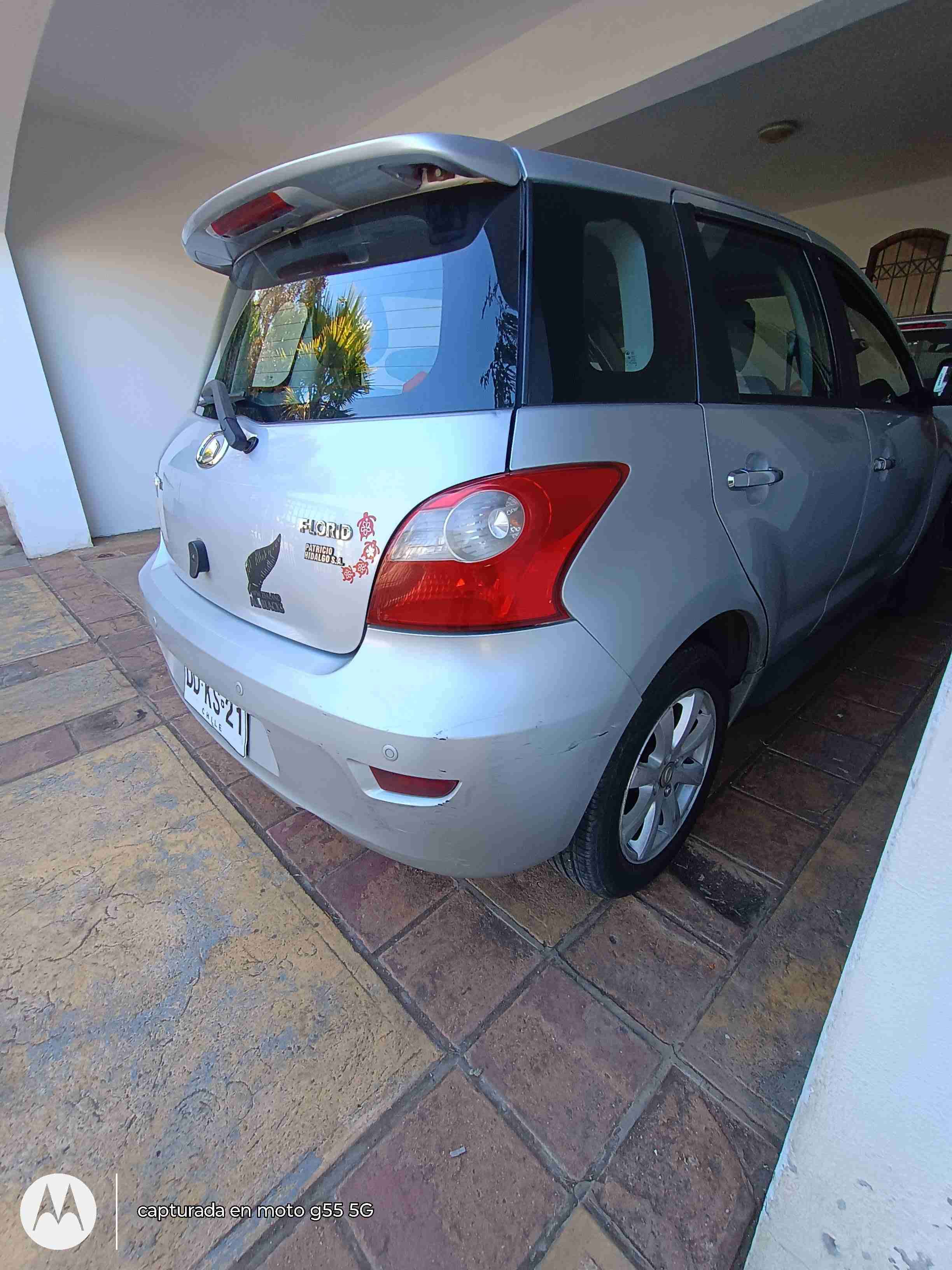 Auto compacto gris - miniatura 4