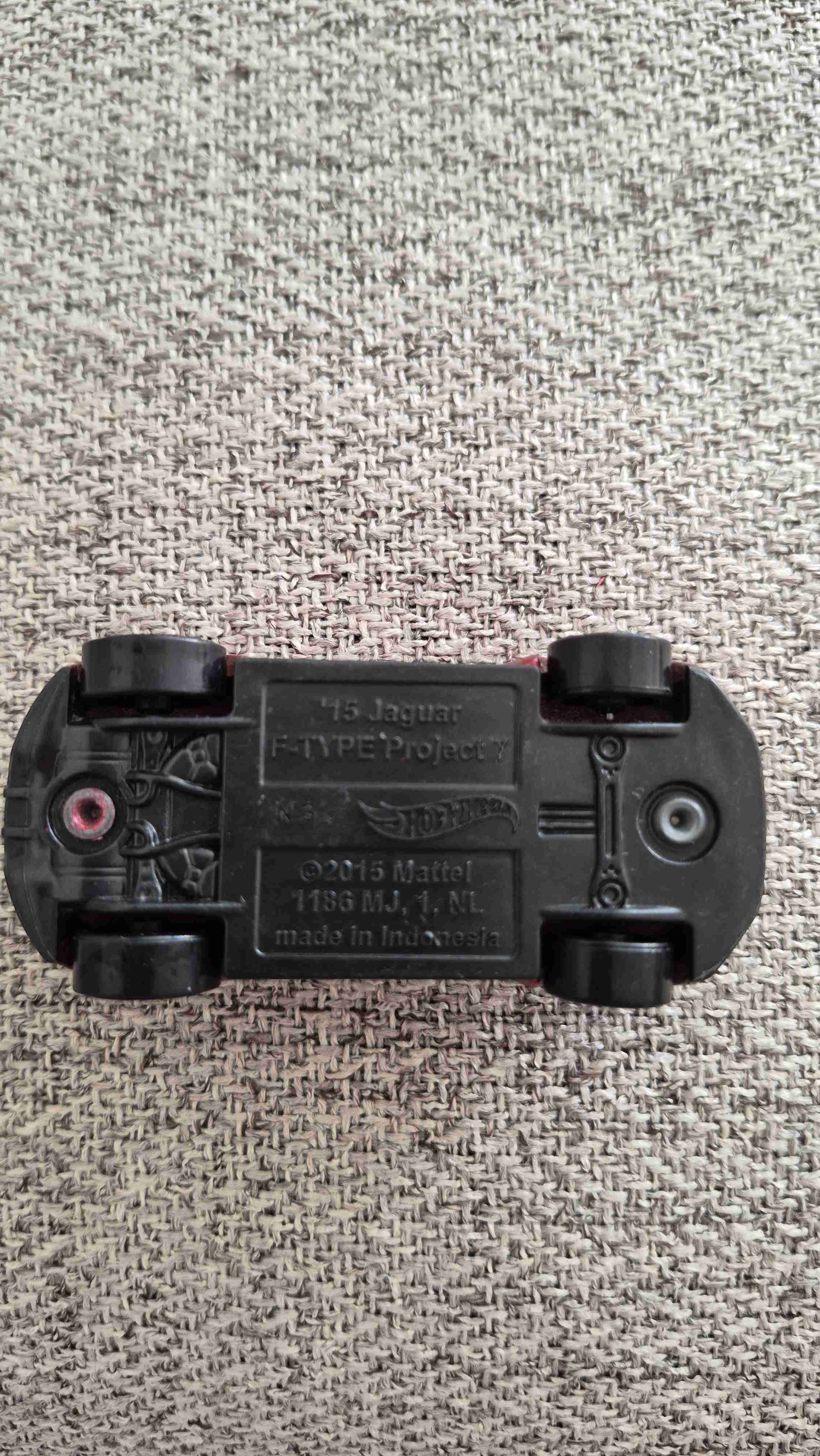 Auto de juguete rojo - 2