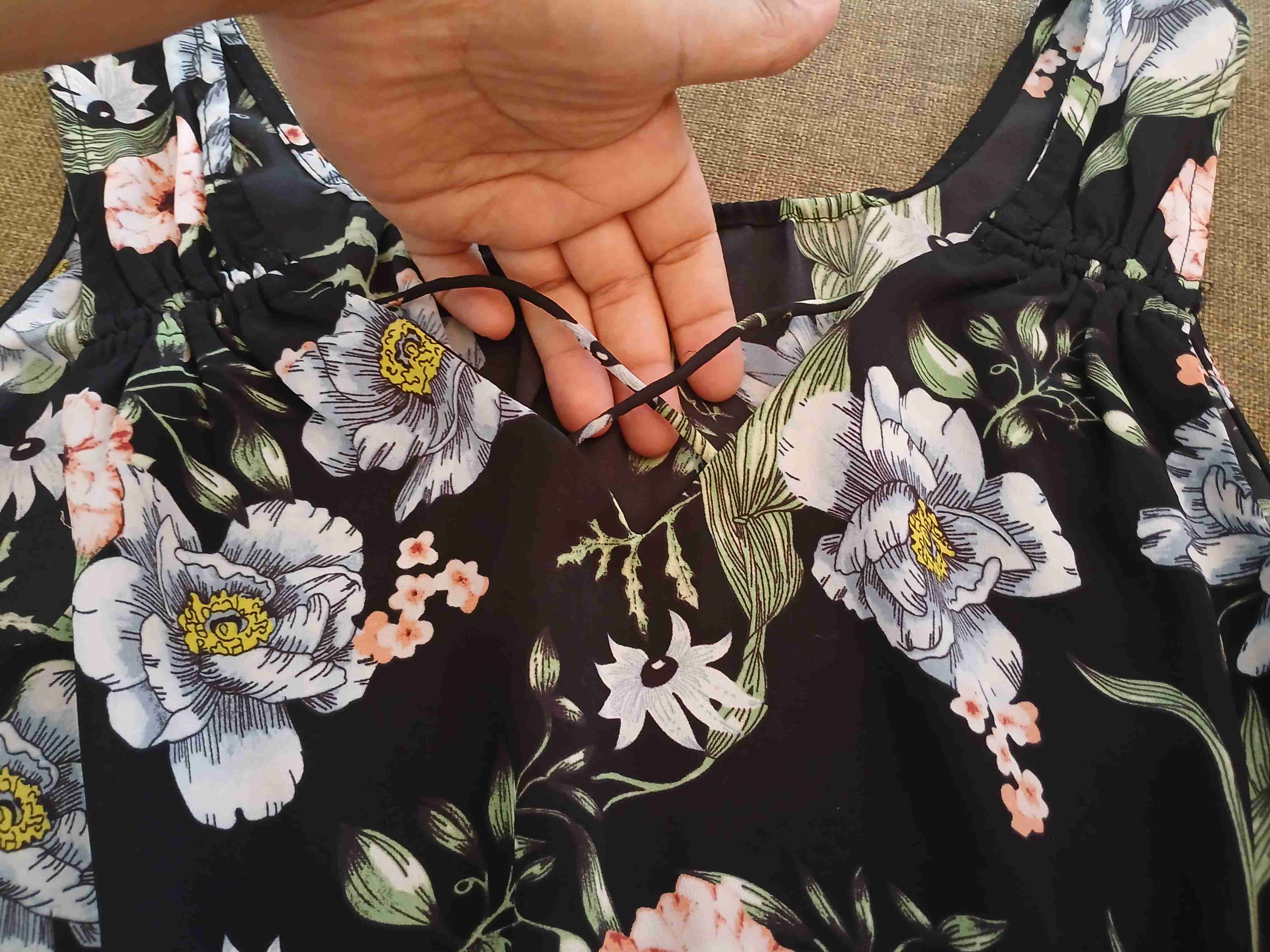 Blusa estampada floral negra - miniatura 2