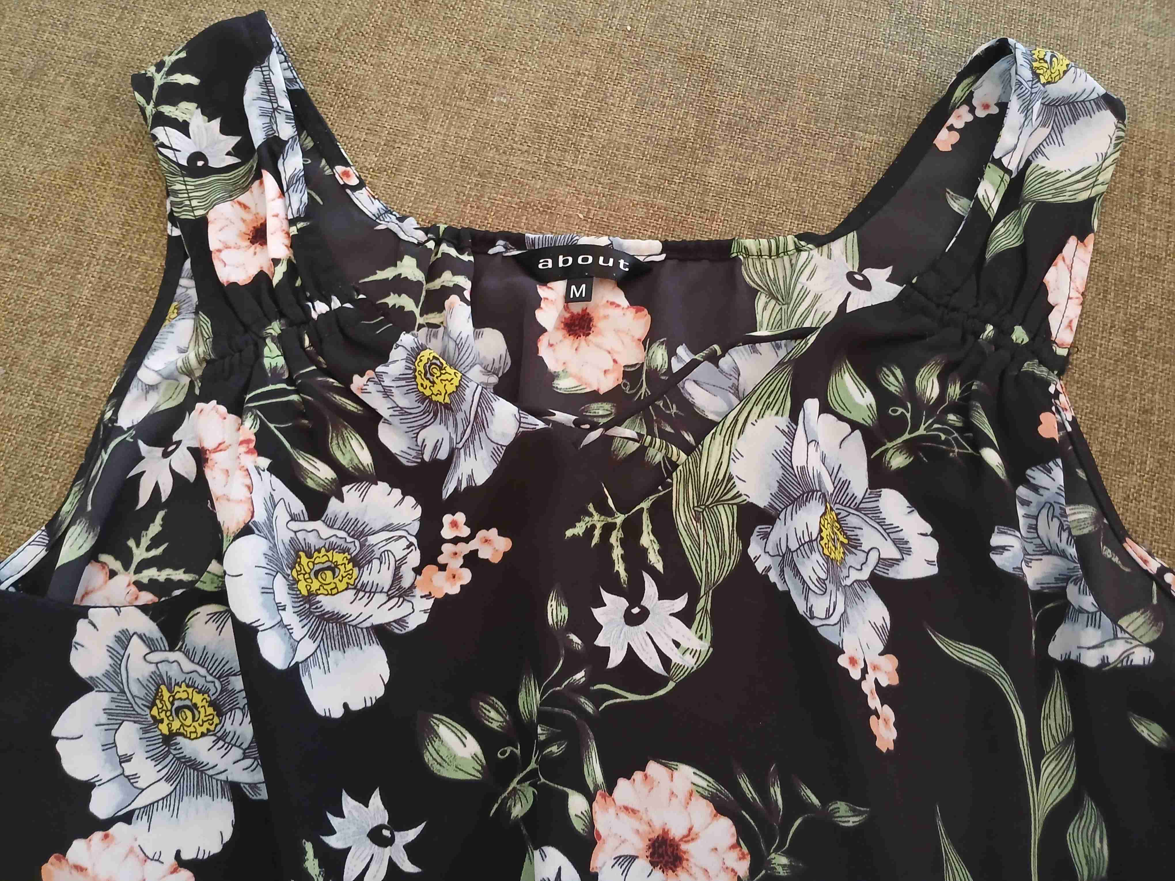 Blusa estampada floral negra - miniatura 3