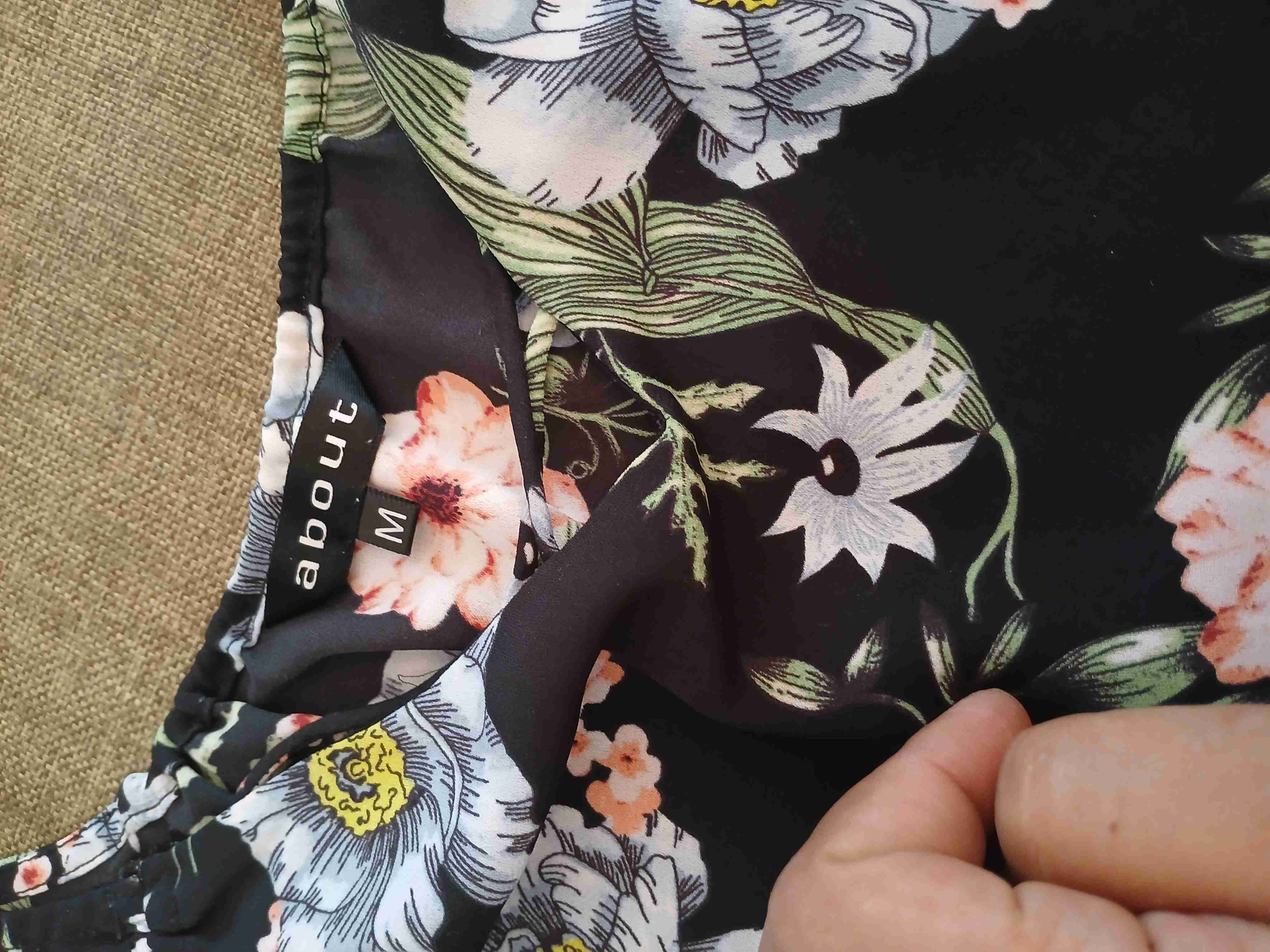 Blusa estampada floral negra - miniatura 6