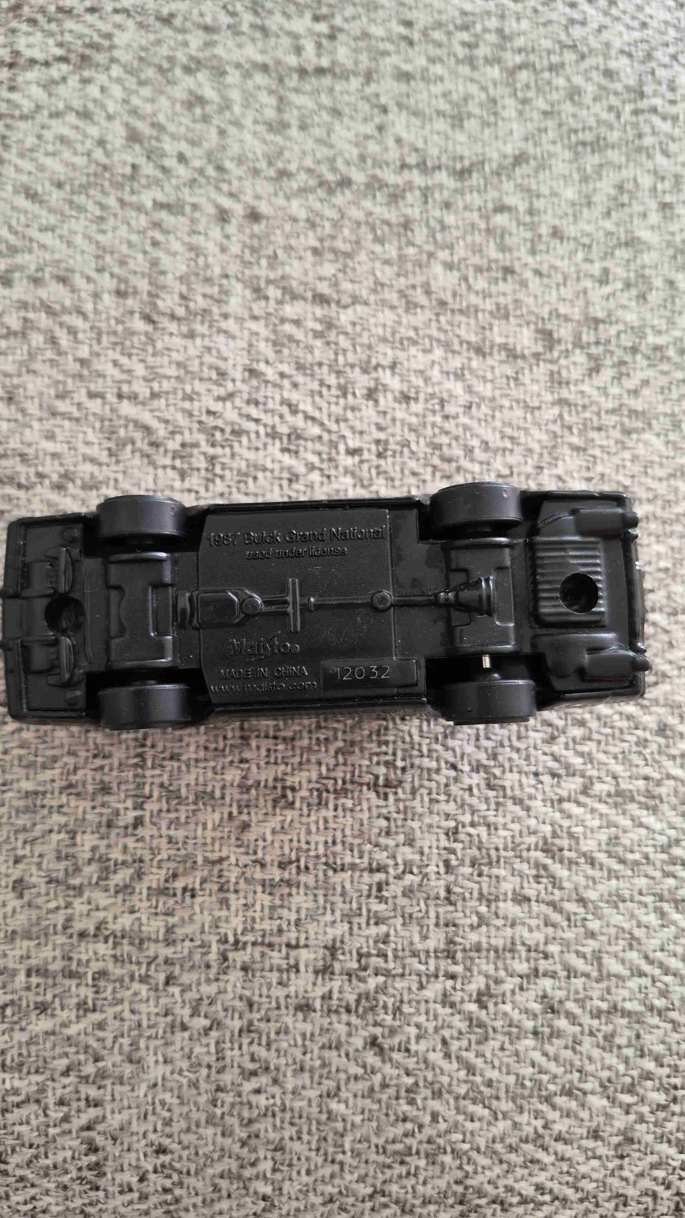 Auto a escala negro - miniatura 2