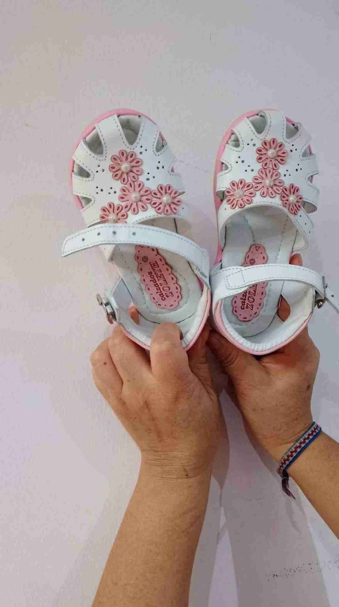 Sandalias rosadas infantiles - miniatura 3