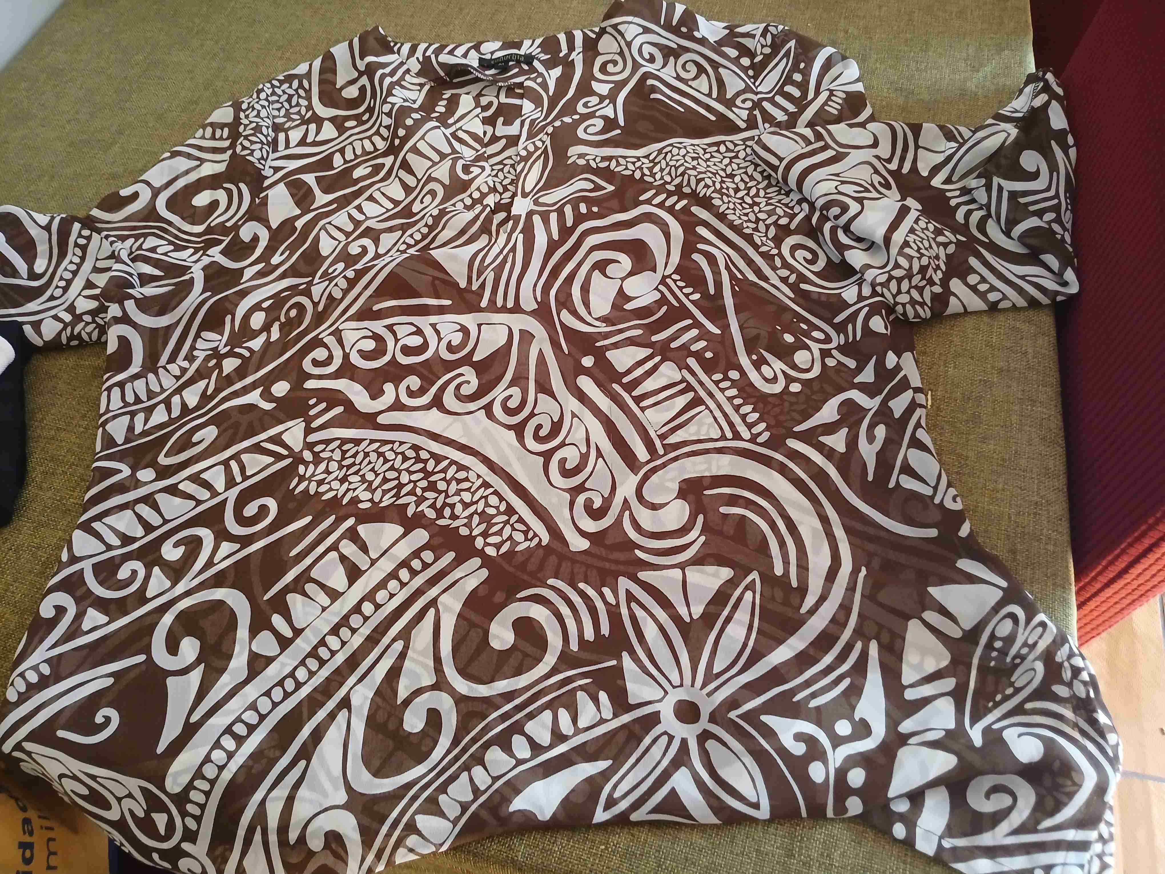 Blusa estampada marrón y blanco - miniatura 2