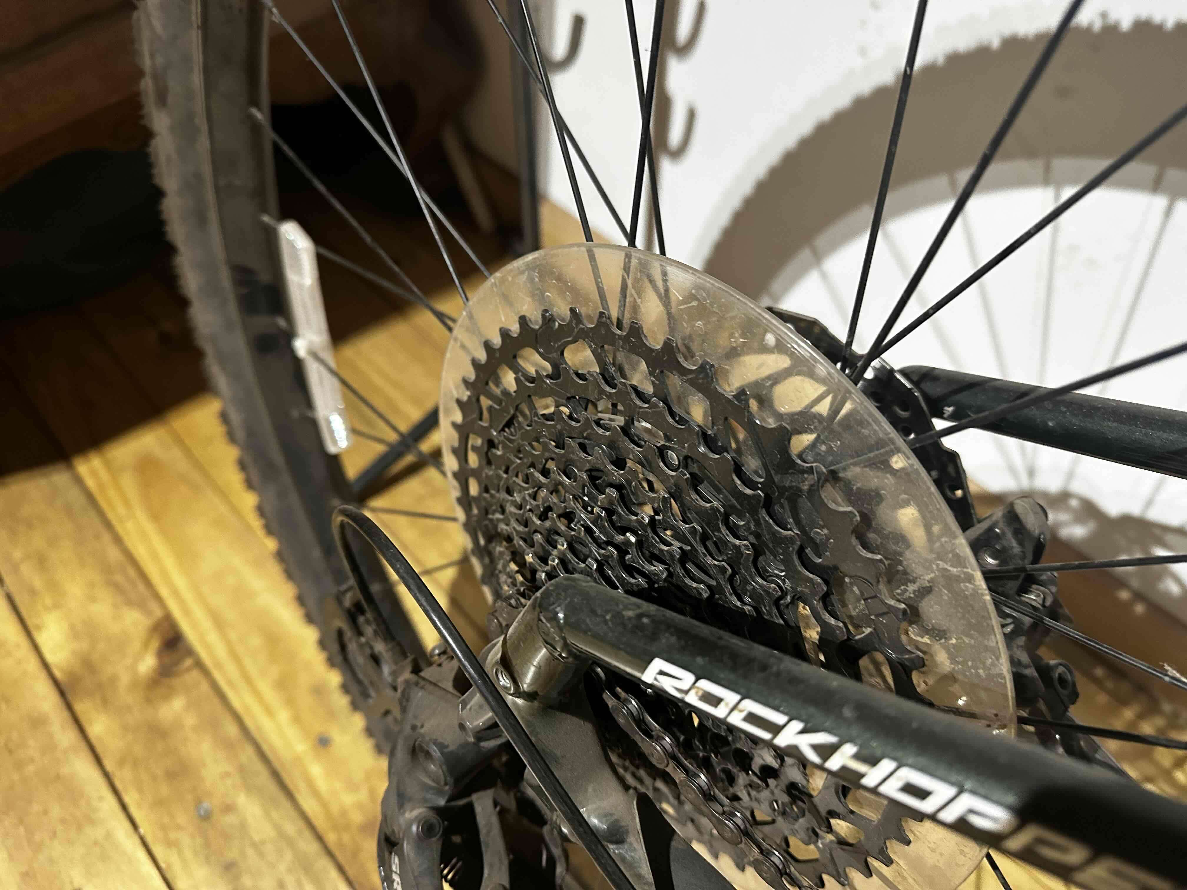 Bicicleta de montaña negra - 3