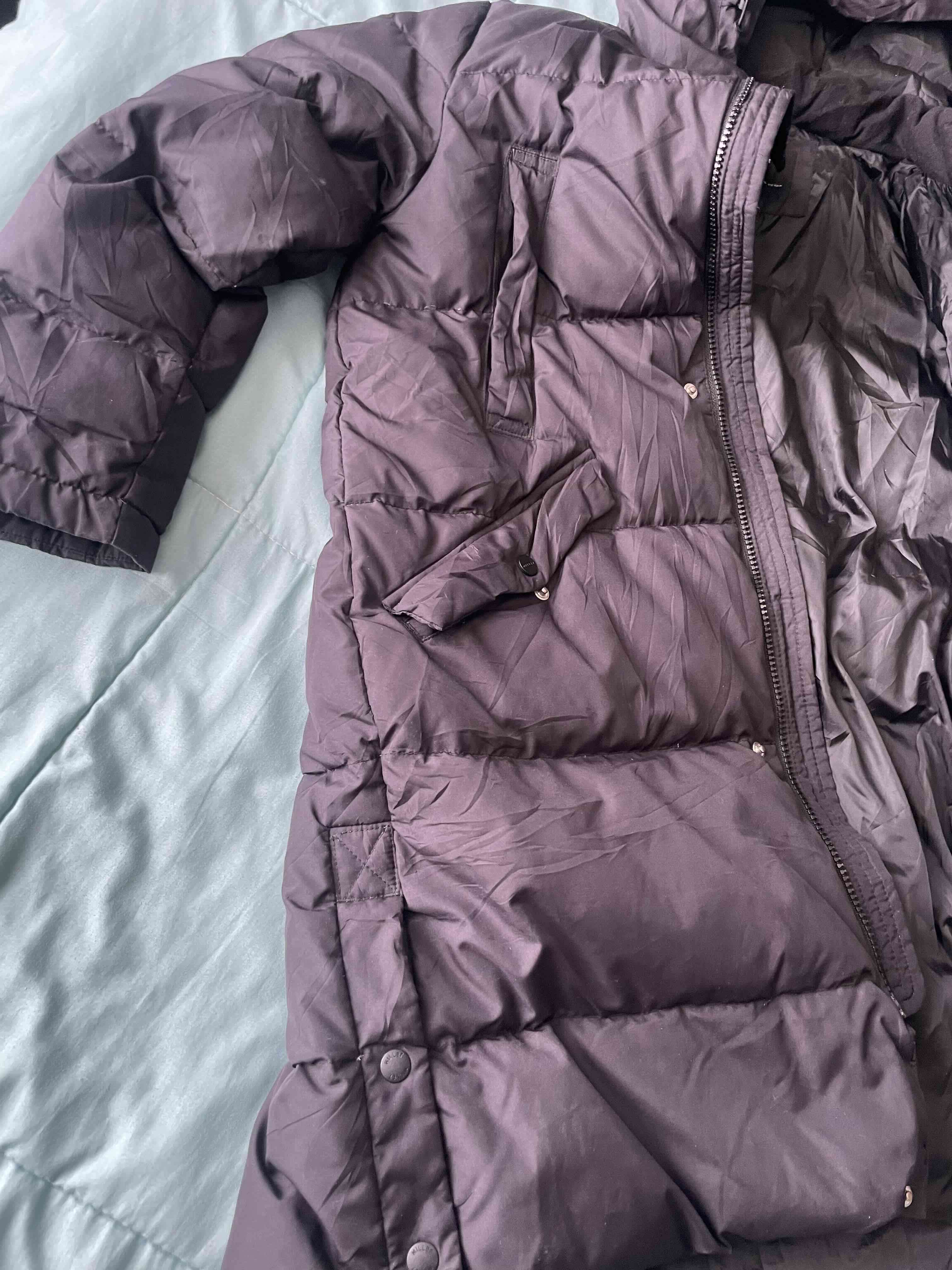 Abrigo largo negro con capucha como nuevo - miniatura 3