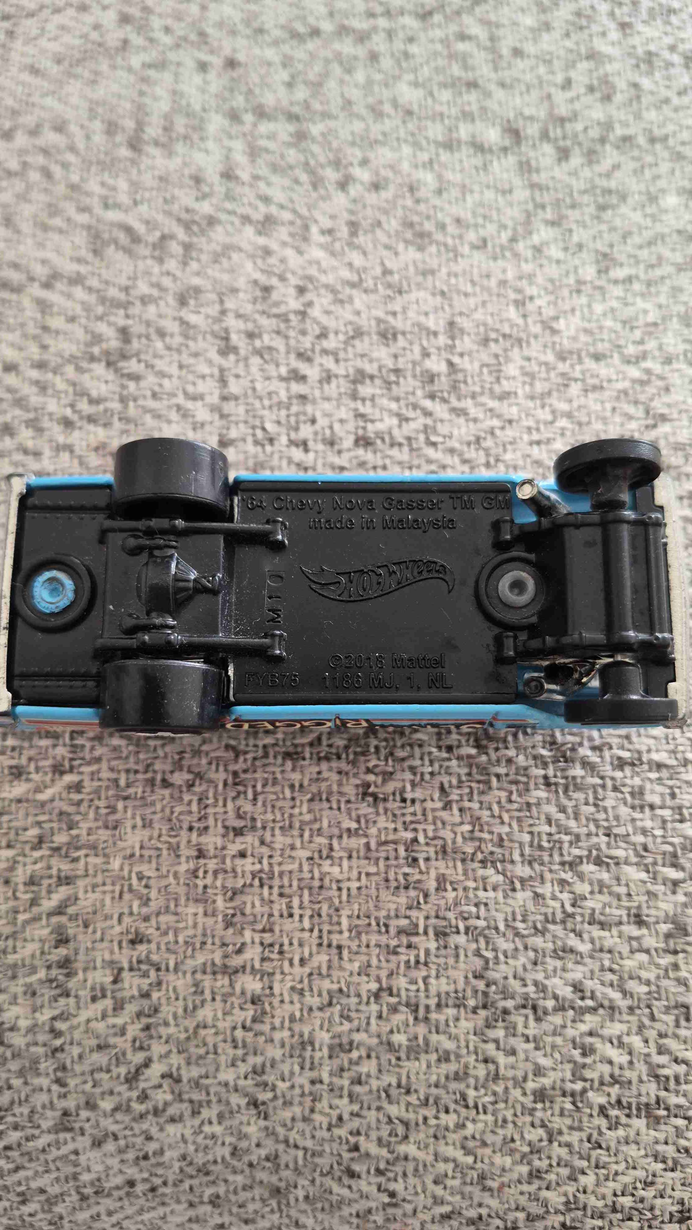 Auto de juguete azul metálico - miniatura 2