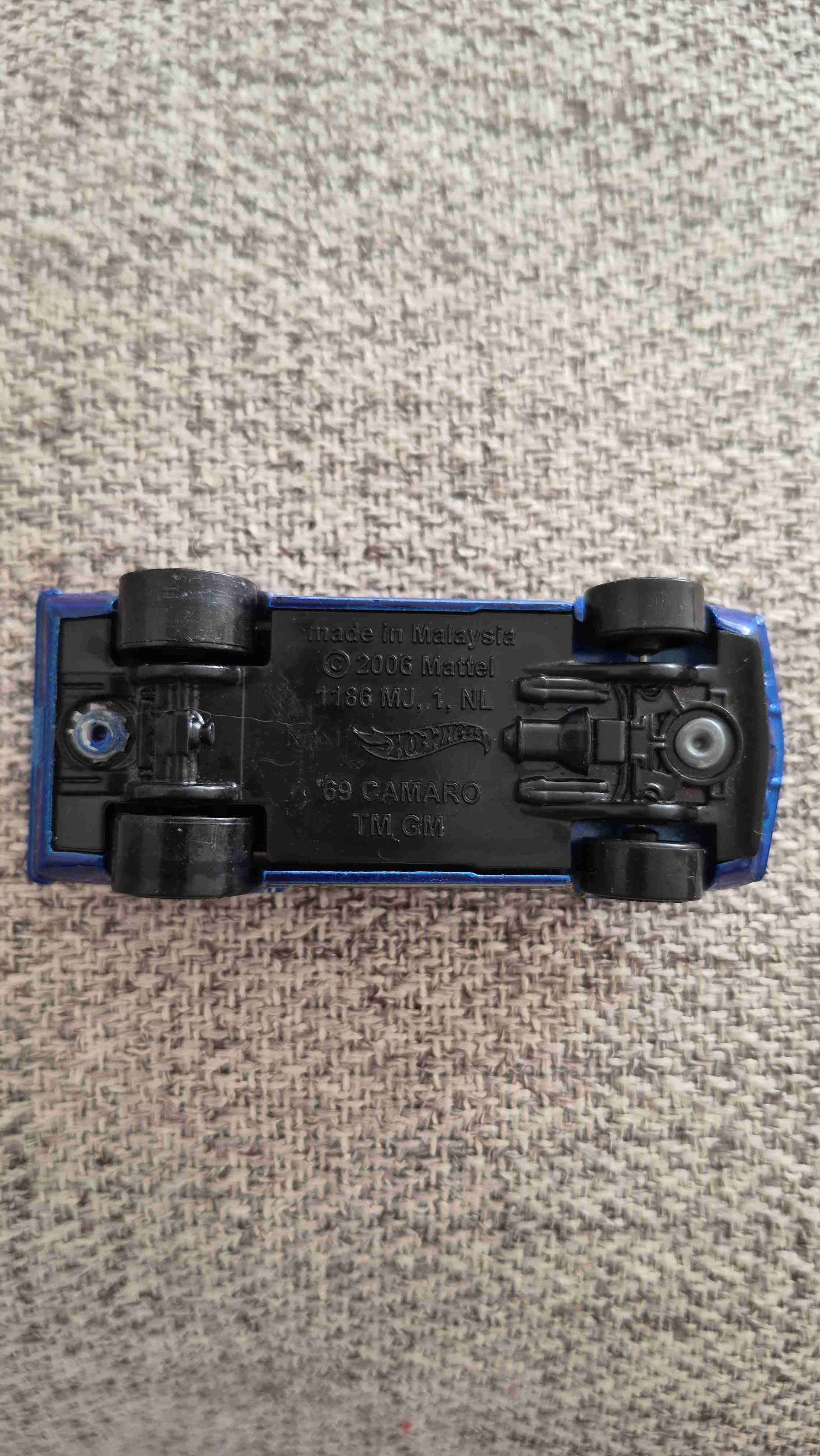 Auto de juguete azul metalizado - miniatura 2