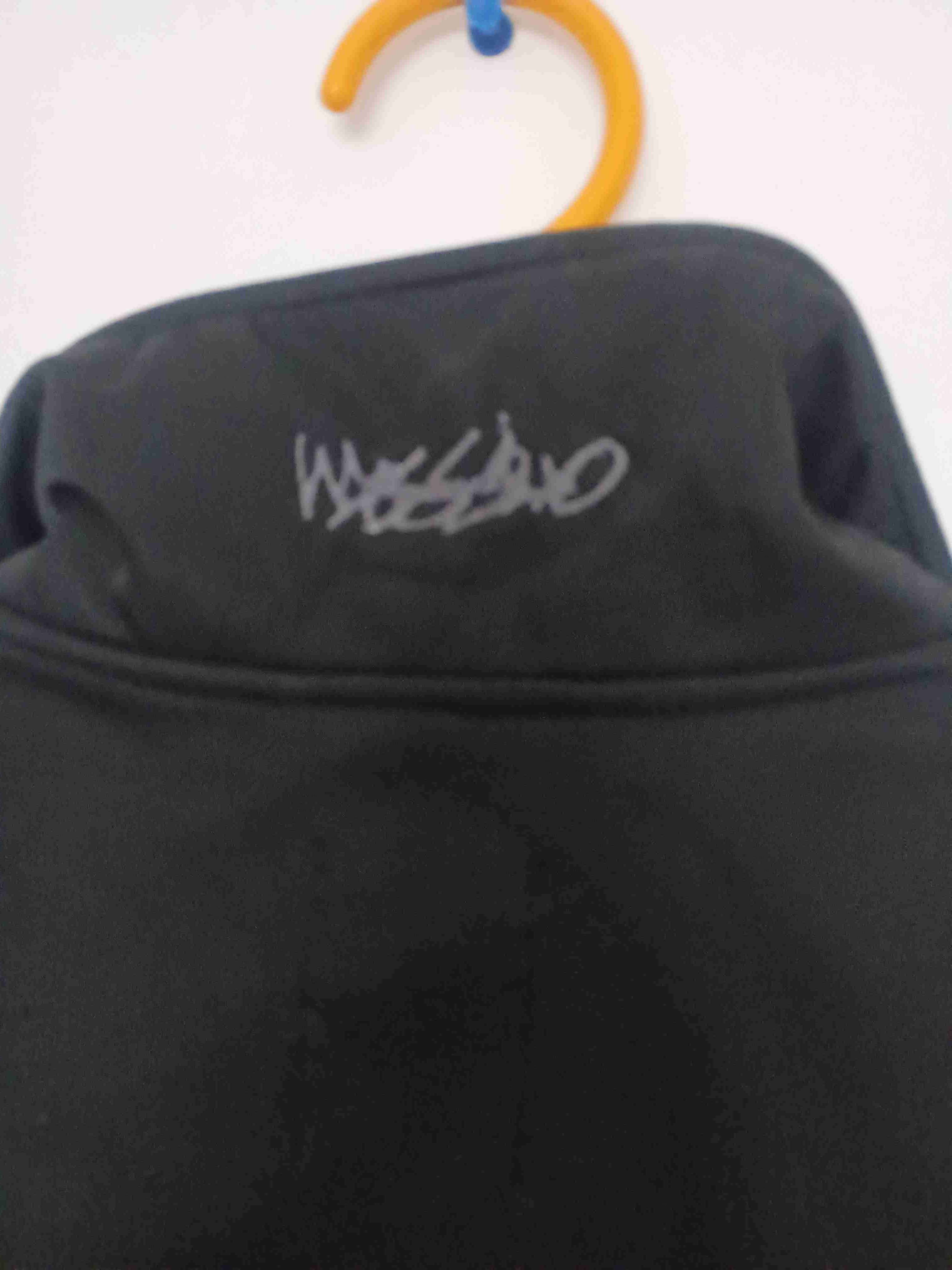 Chaqueta negra con capucha - miniatura 3