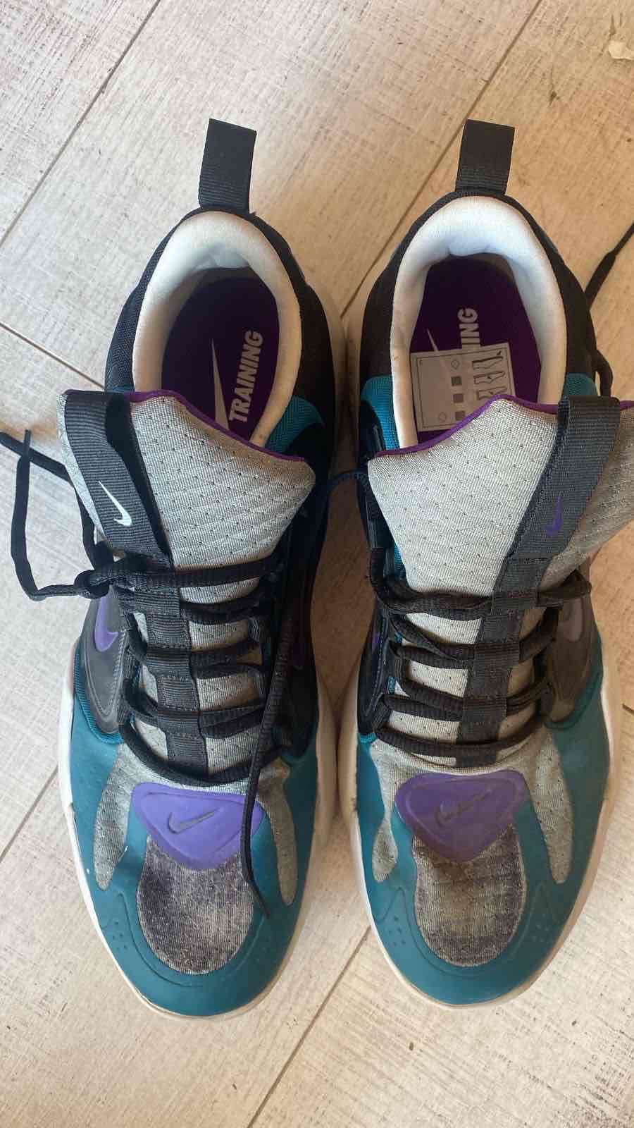 Zapatillas deportivas azul y negro