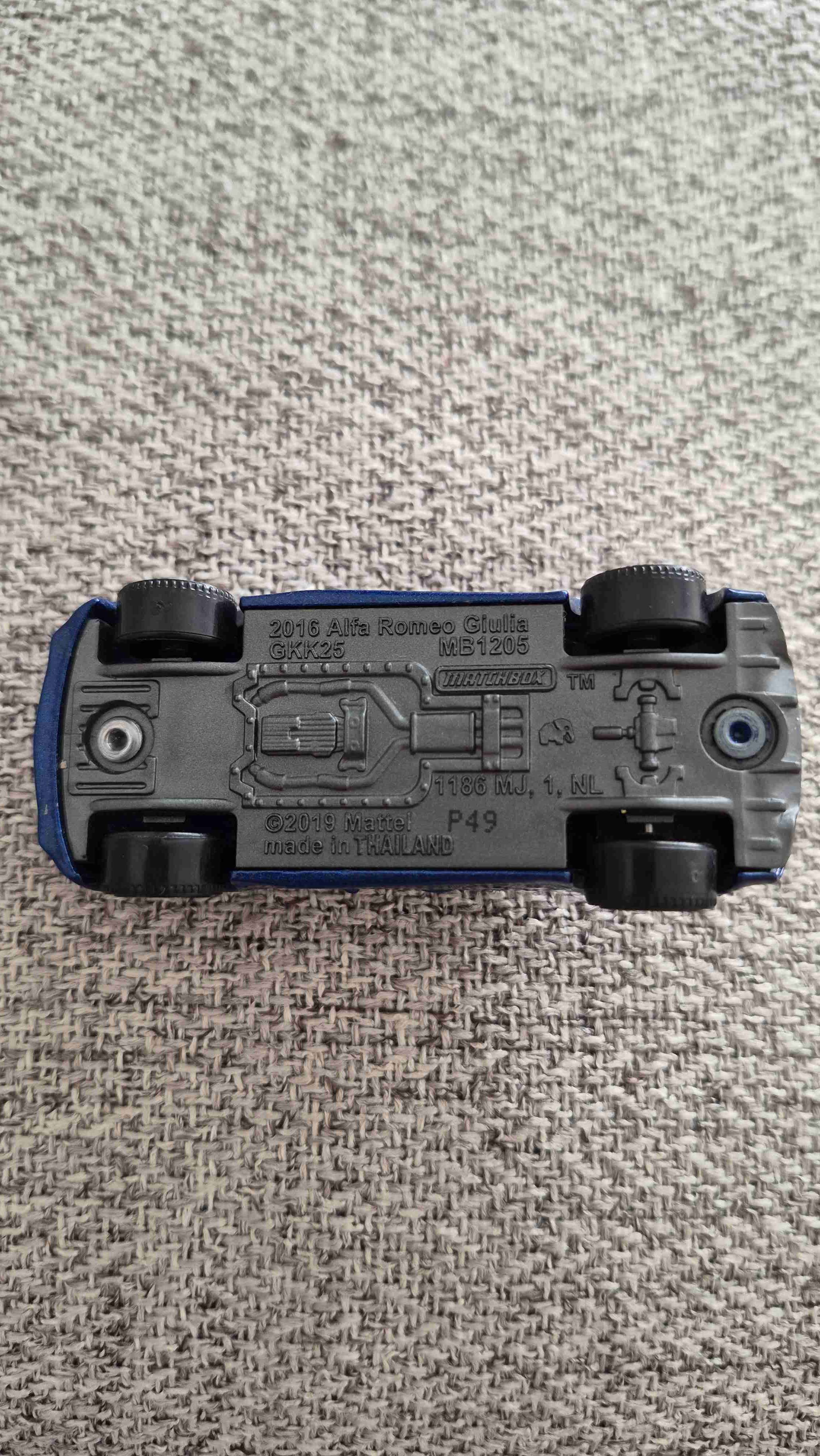 Auto de juguete azul metálico - miniatura 2