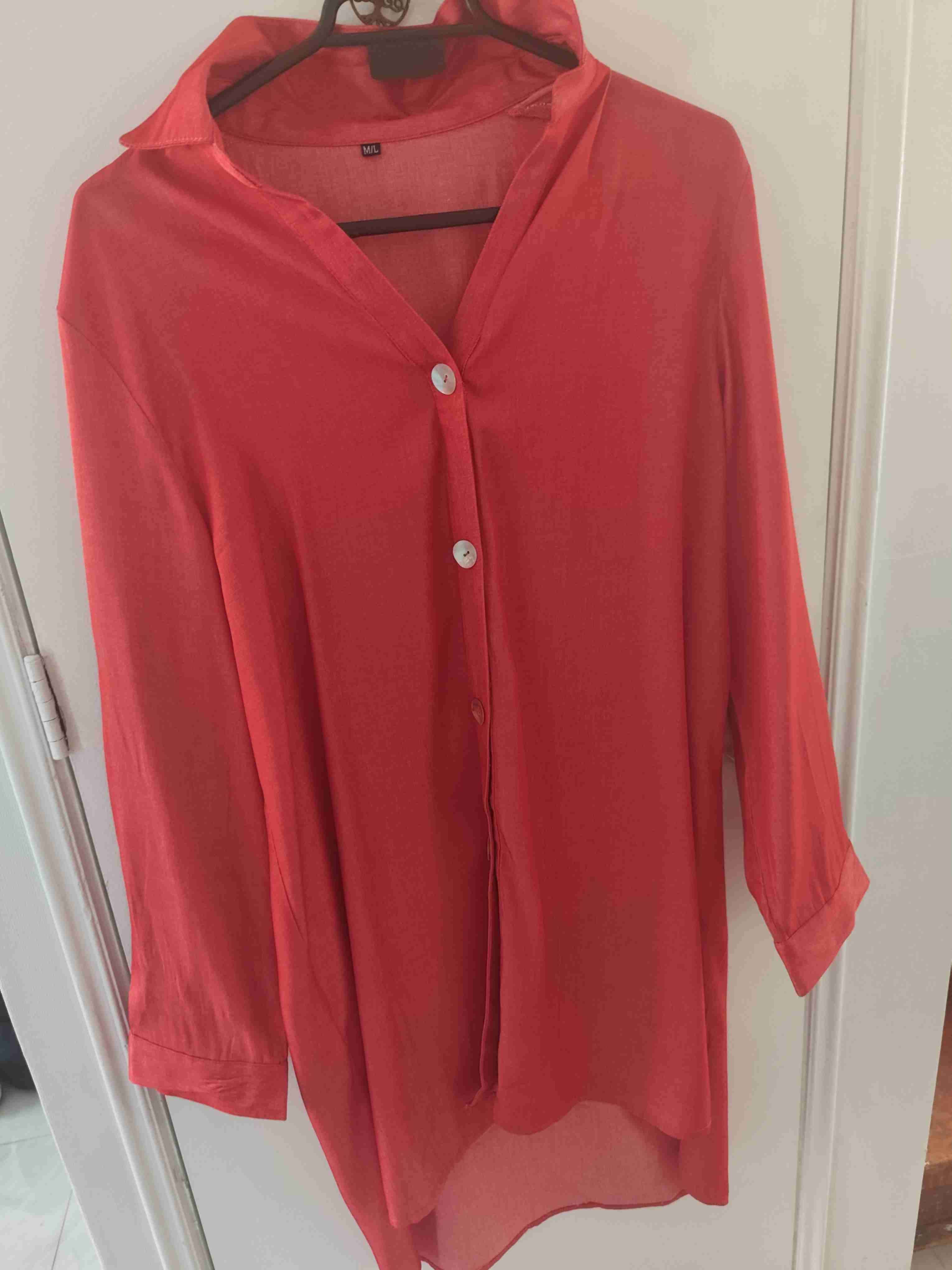 Blusa roja de botones