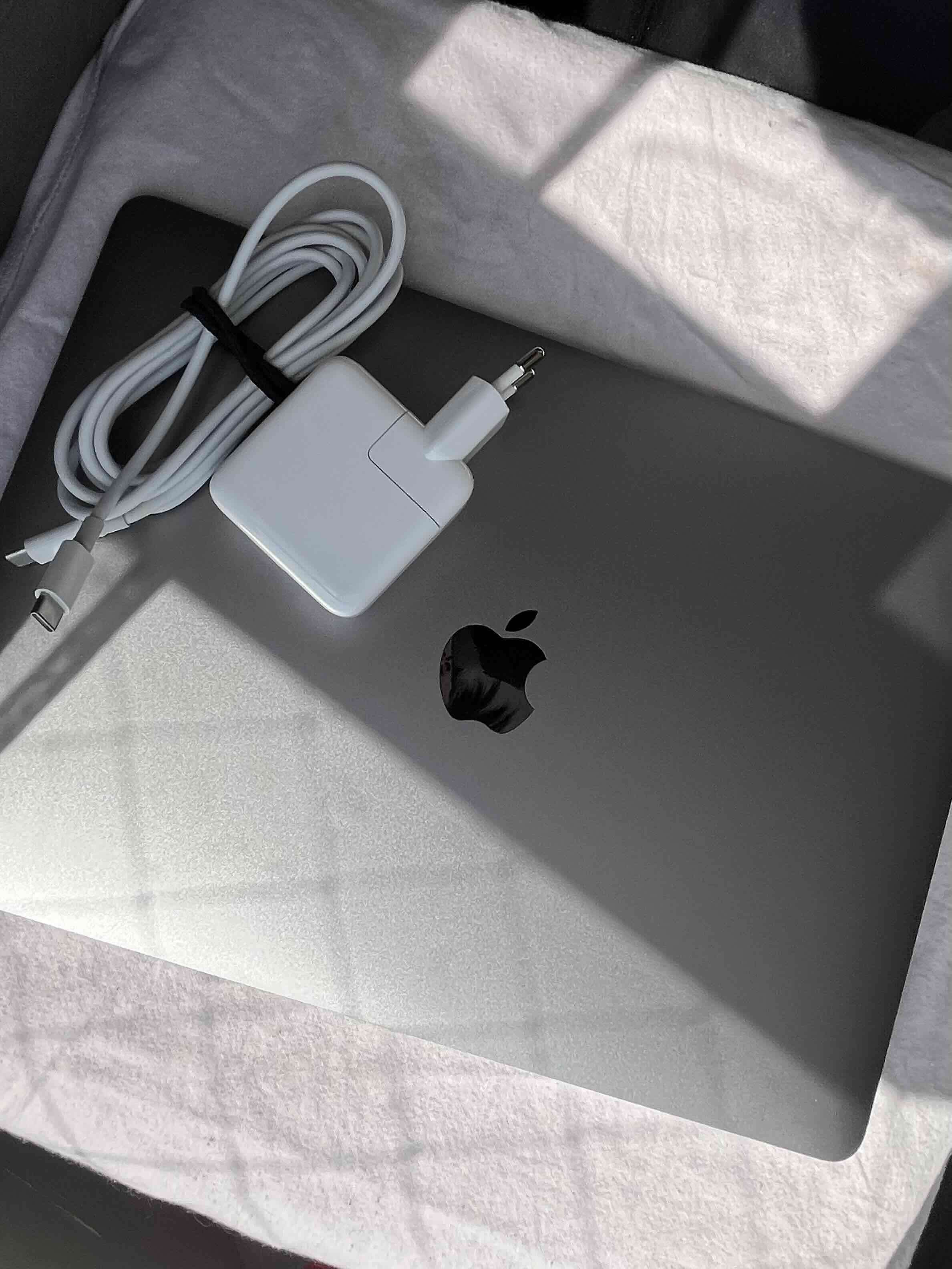 Macbook air 2020 13.3”