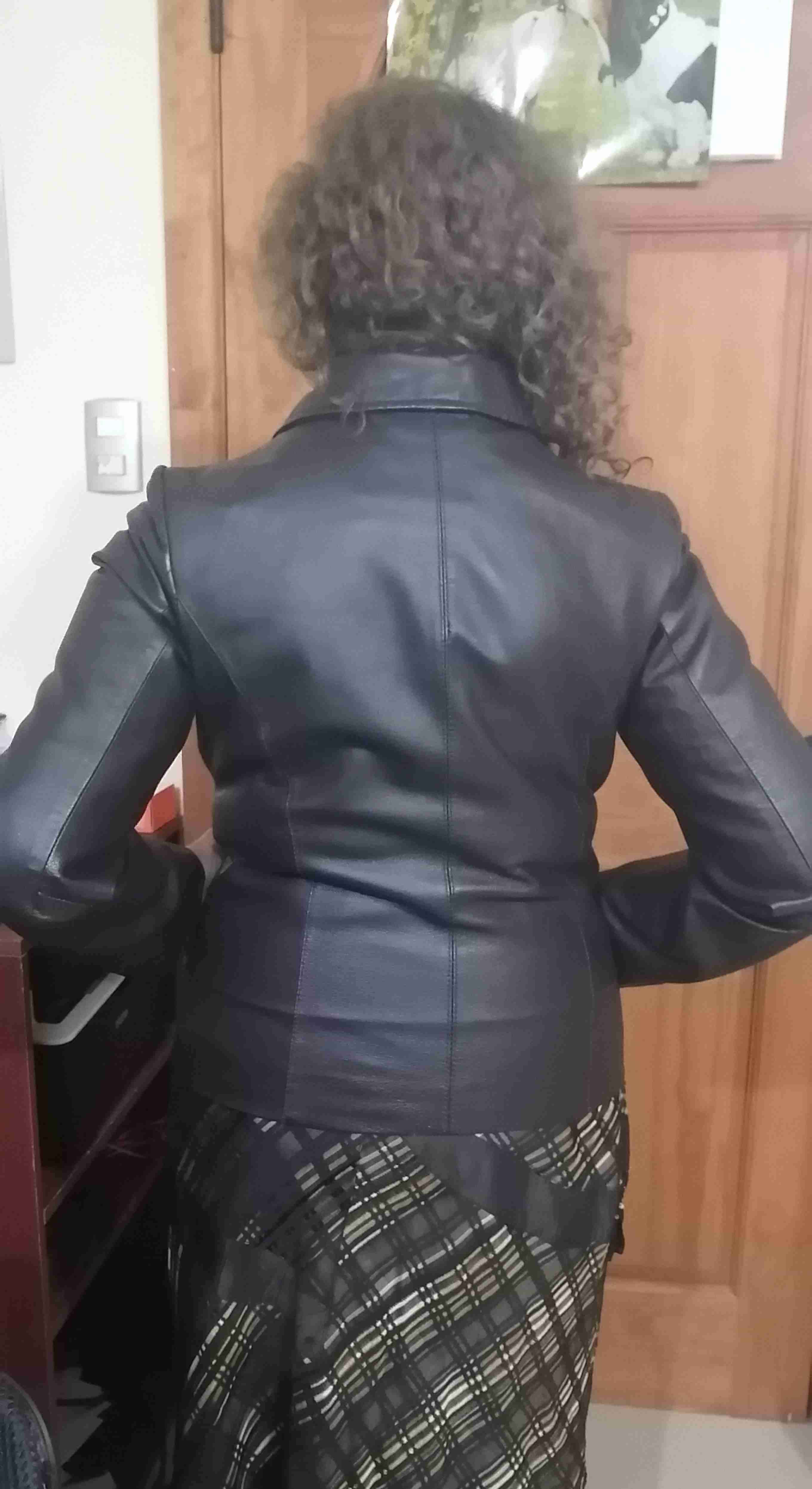 Chaqueta de cuero café moro para mujer - miniatura 2