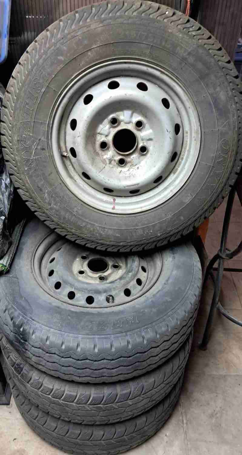 Arbol de transmisión usado y 4 llantas con sus neu - miniatura 2
