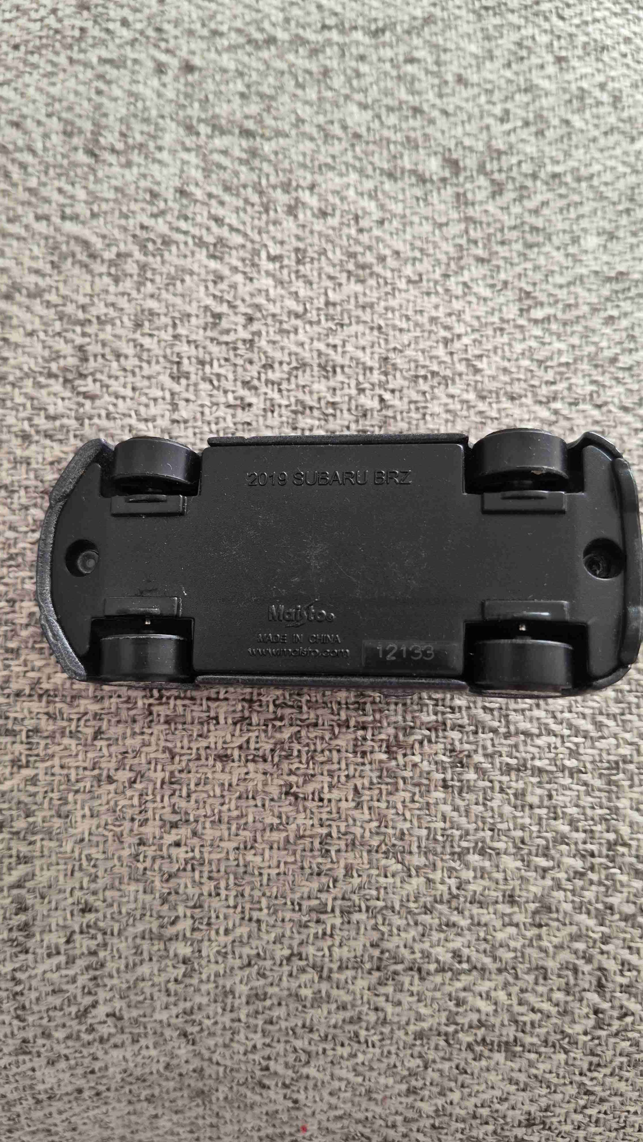 Auto de juguete metálico negro - miniatura 2