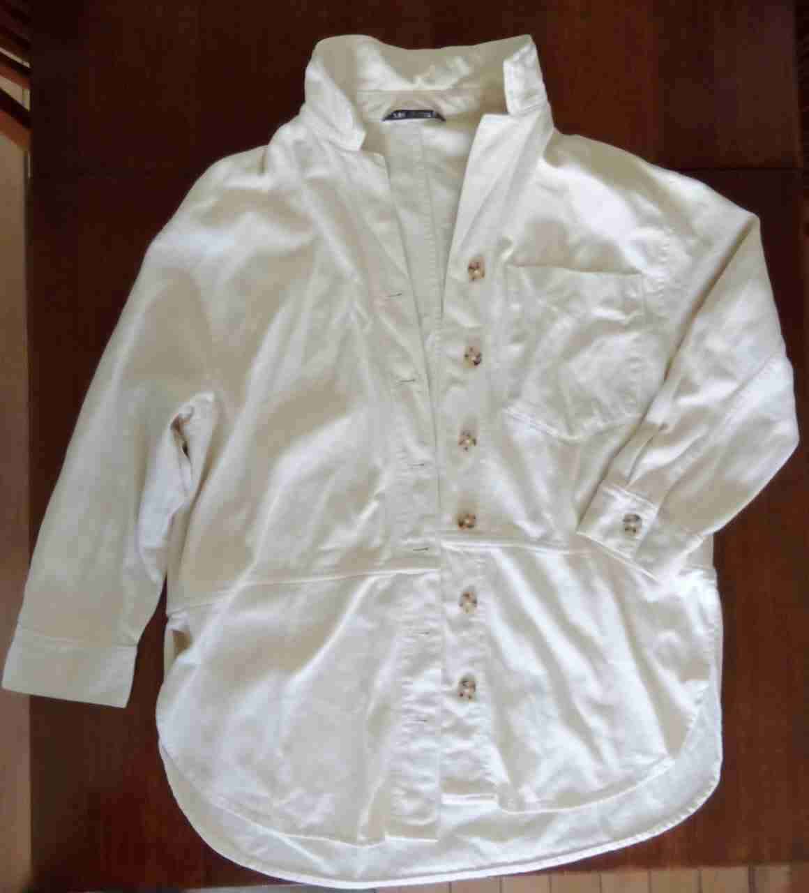 Bluzon blanco  invierno con botones - miniatura 3