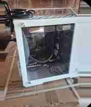 Gabinete de PC semitransparente