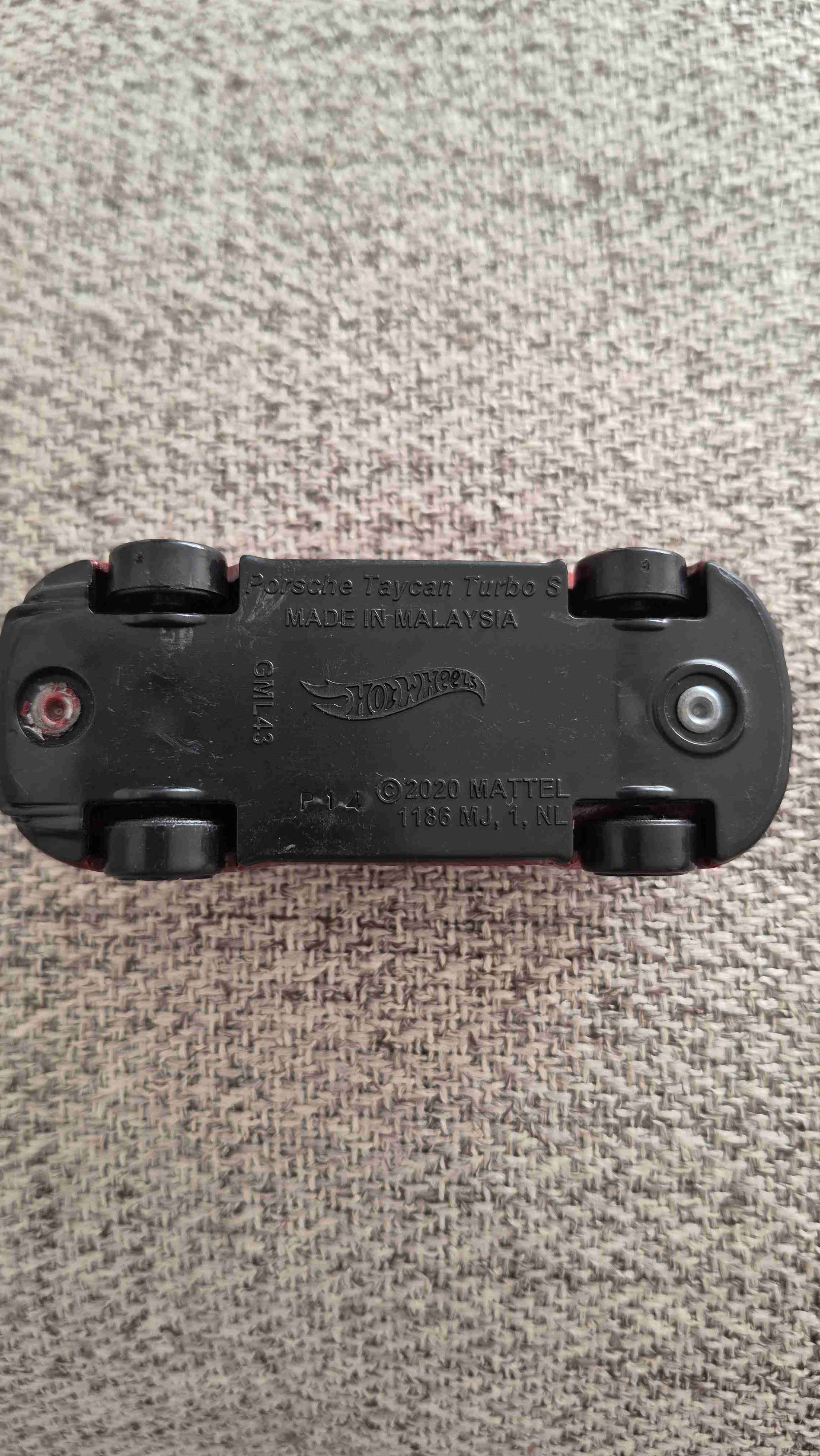 Auto de juguete deportivo rojo - 2