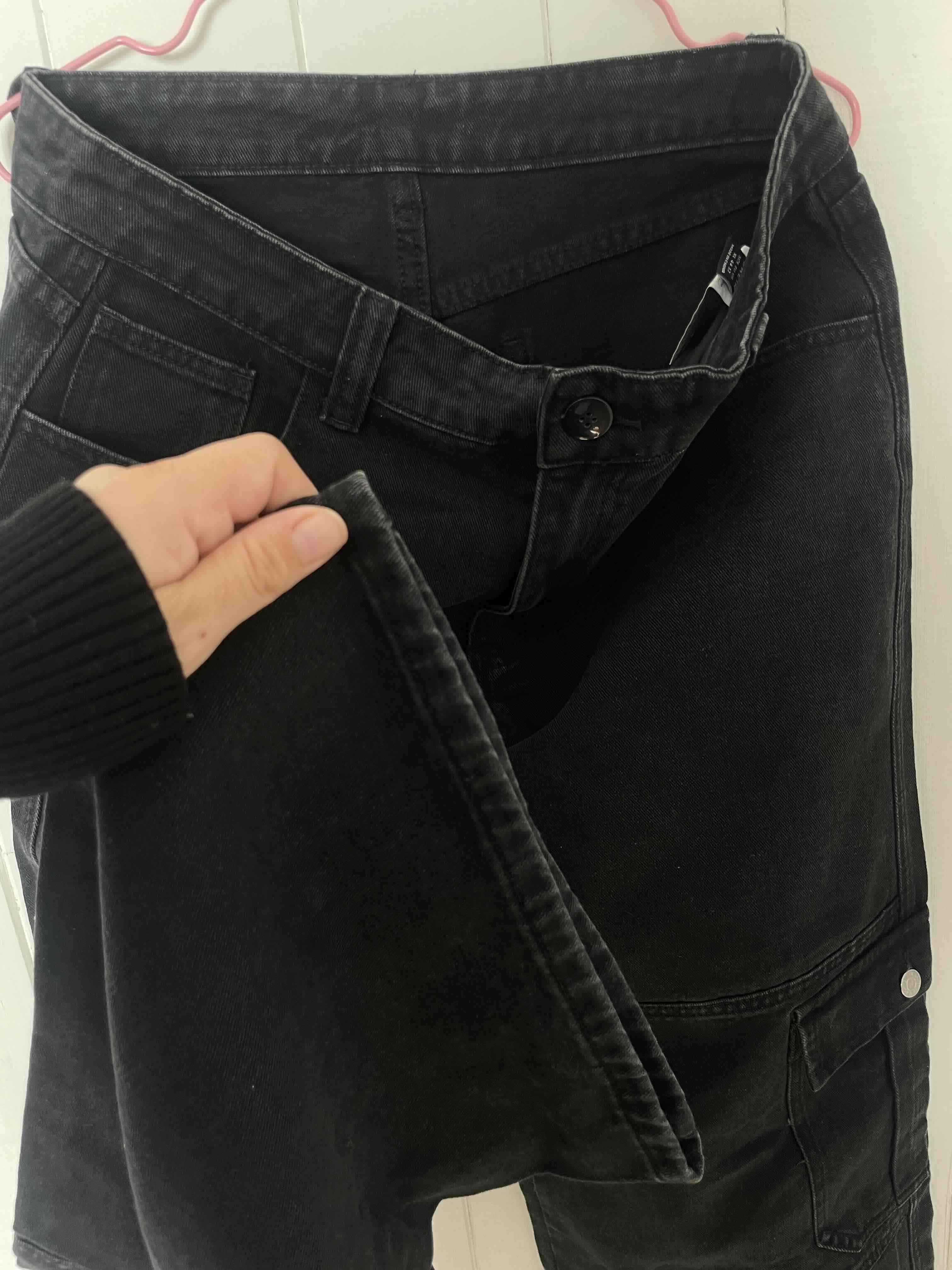 Pantalones cargo negros mujer - miniatura 4