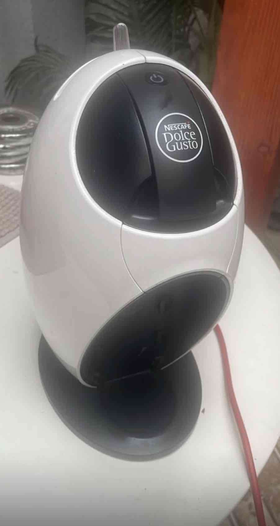 Cafetera Dolce Gusto blanca - miniatura 2