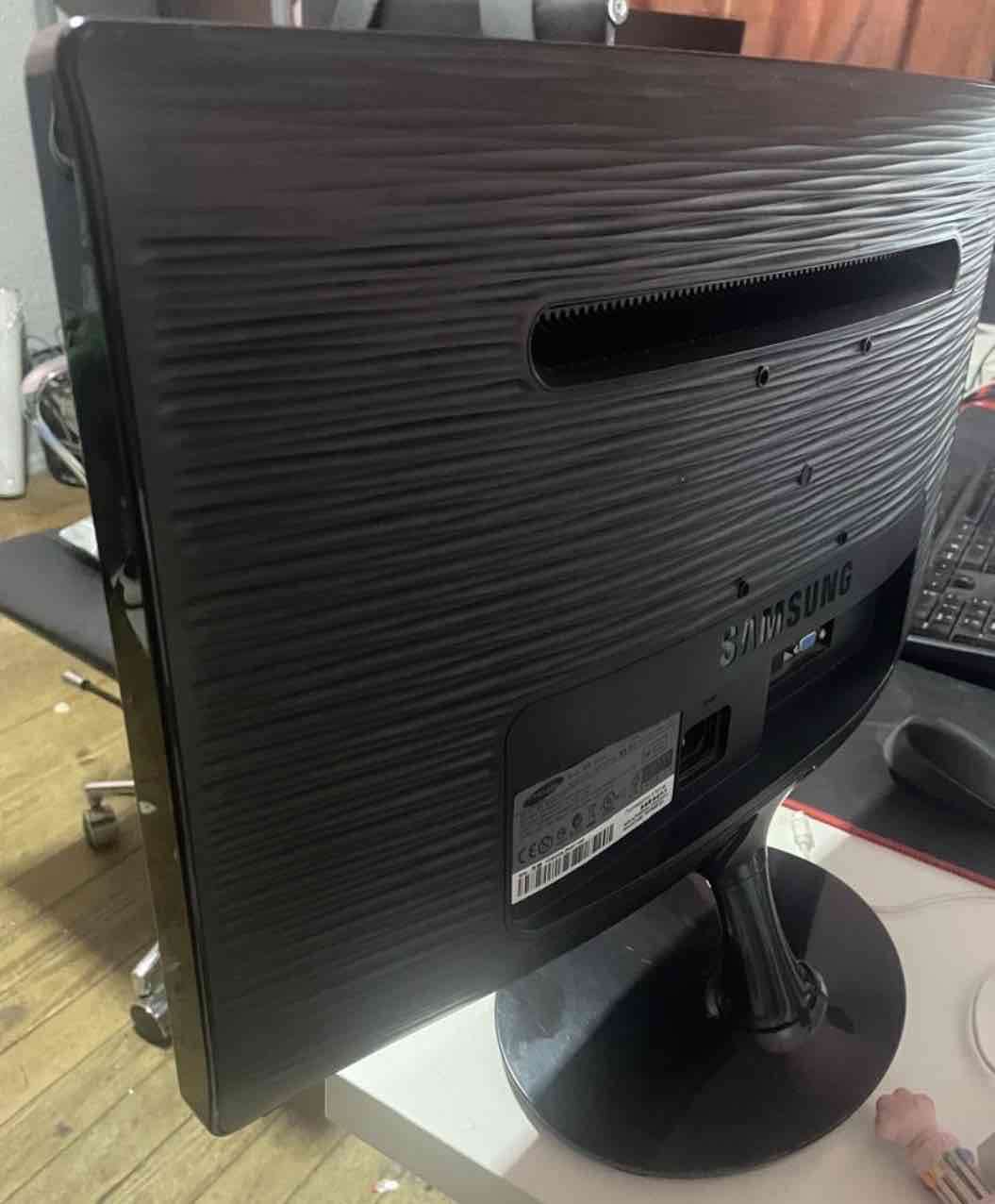 Monitor Samsung negro 19 pulgadas