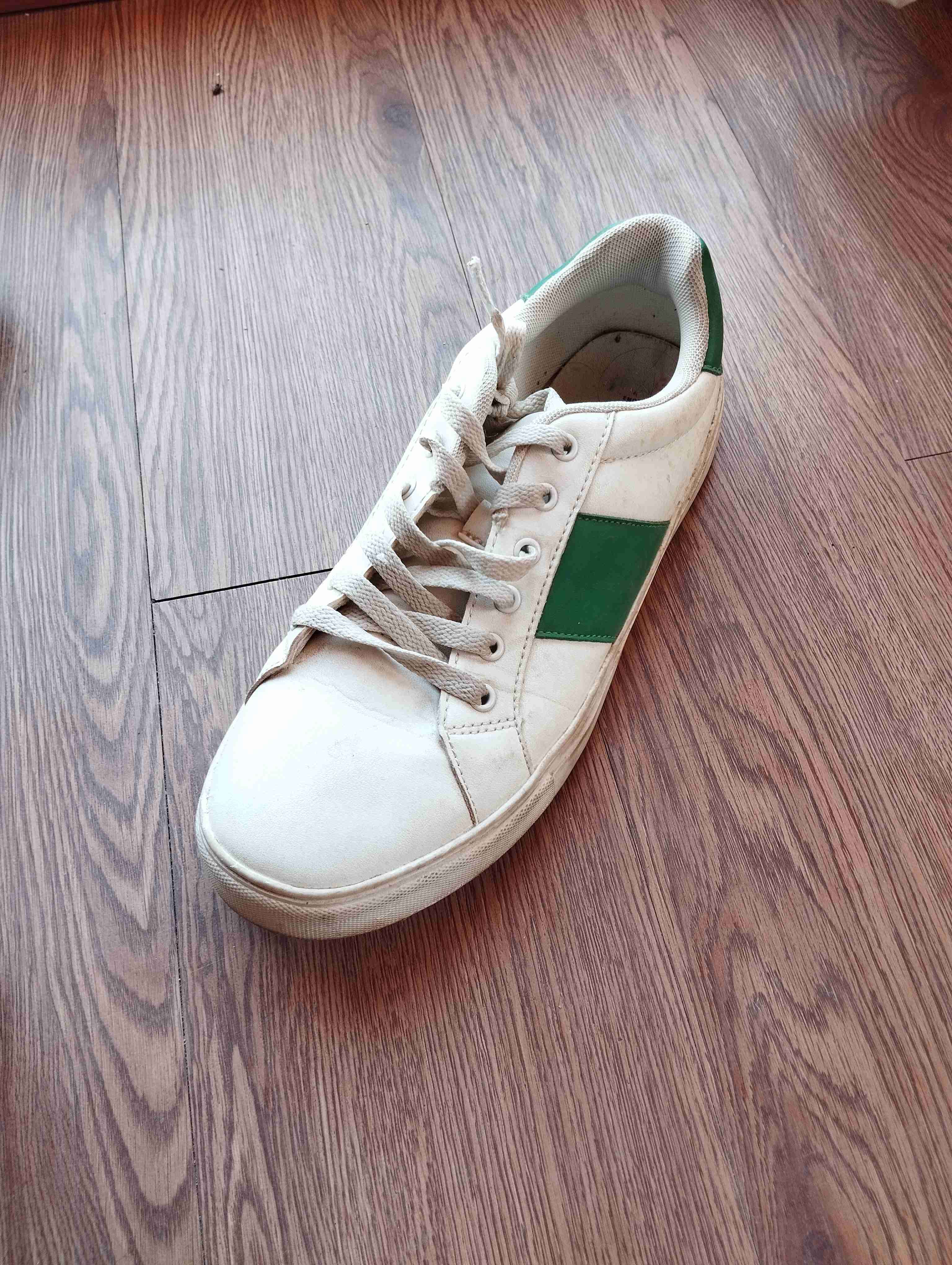 Zapatillas blancas con detalles verdes - miniatura 2