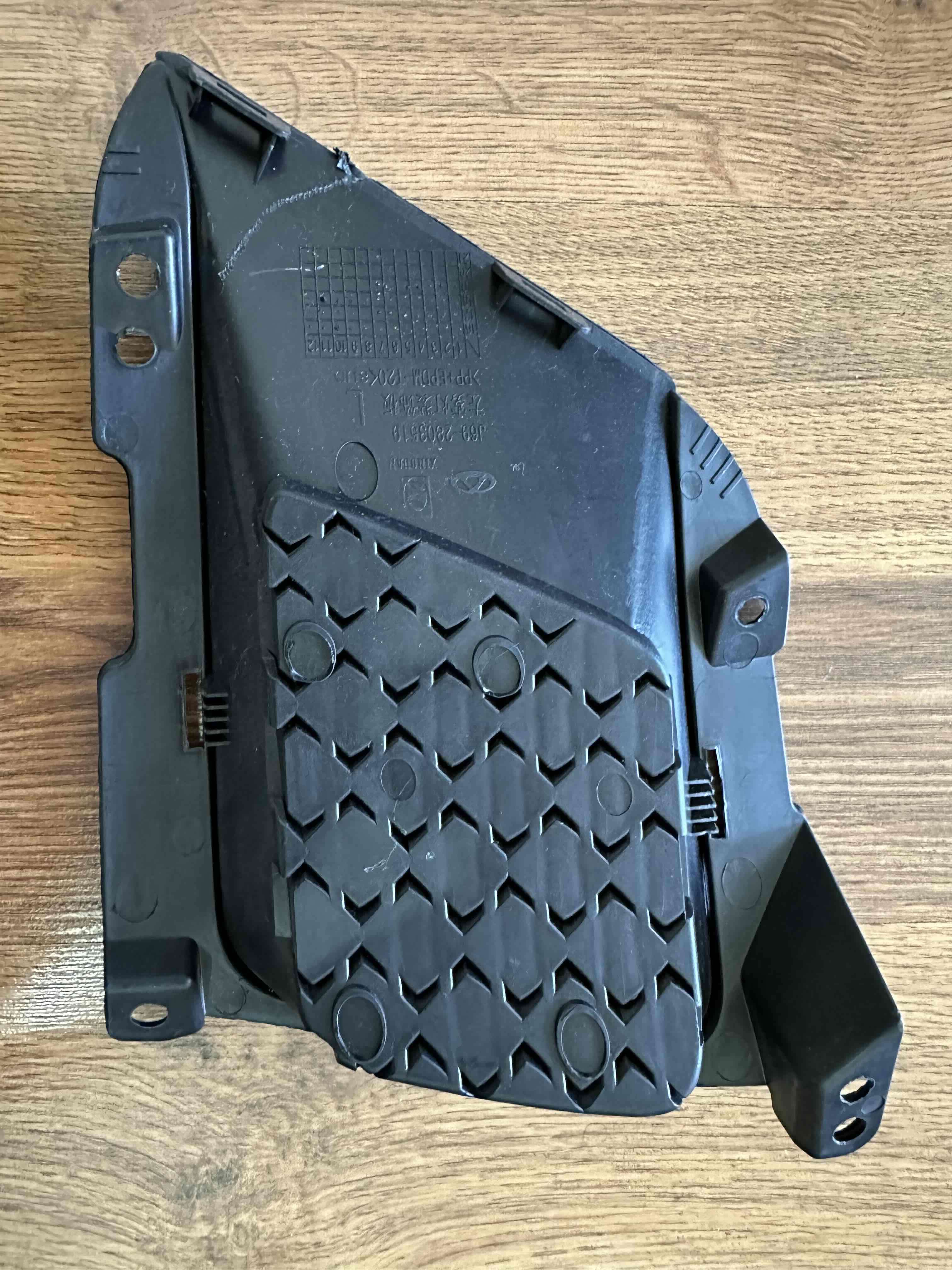 Bisel de neblinero izquierdo Chery Tiggo 2 - 2