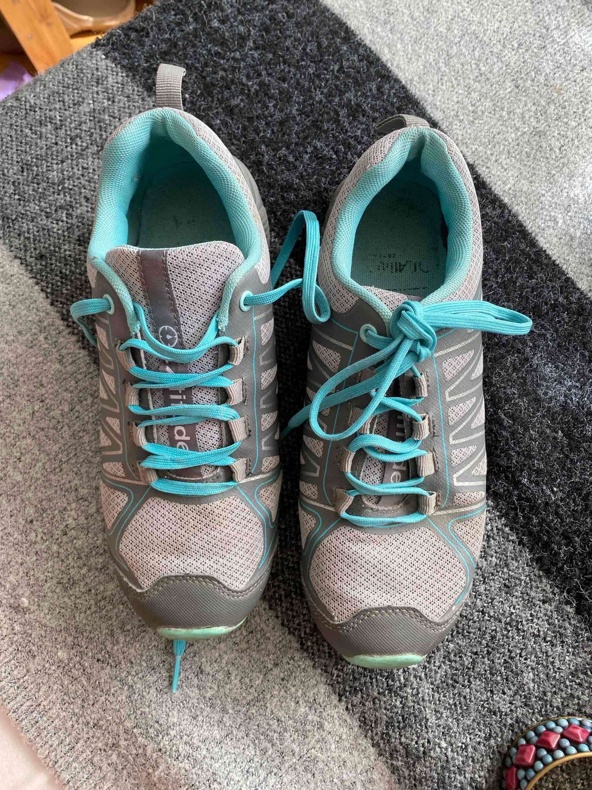 Zapatillas deportivas gris y celeste - miniatura 2