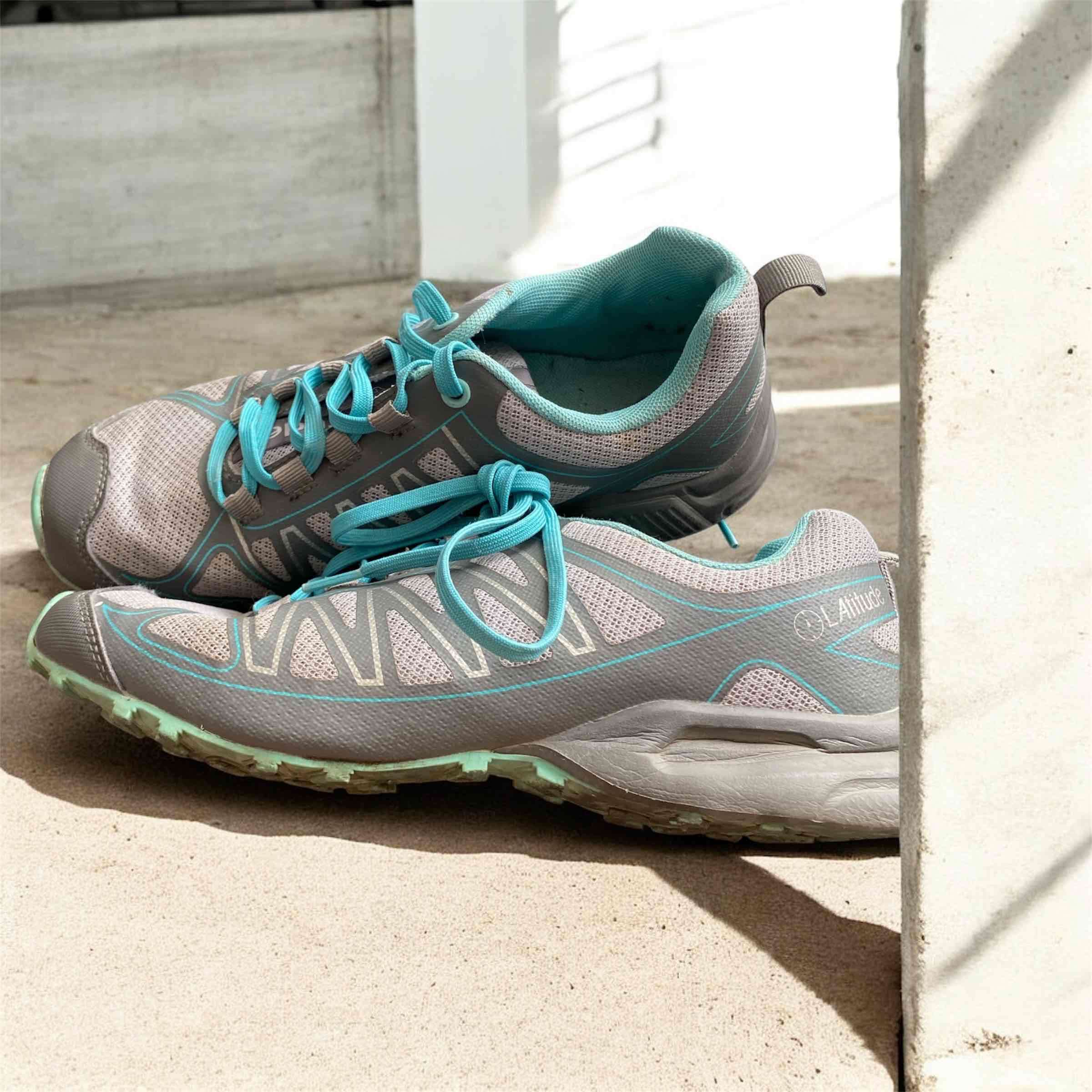 Zapatillas deportivas gris y celeste - miniatura 4