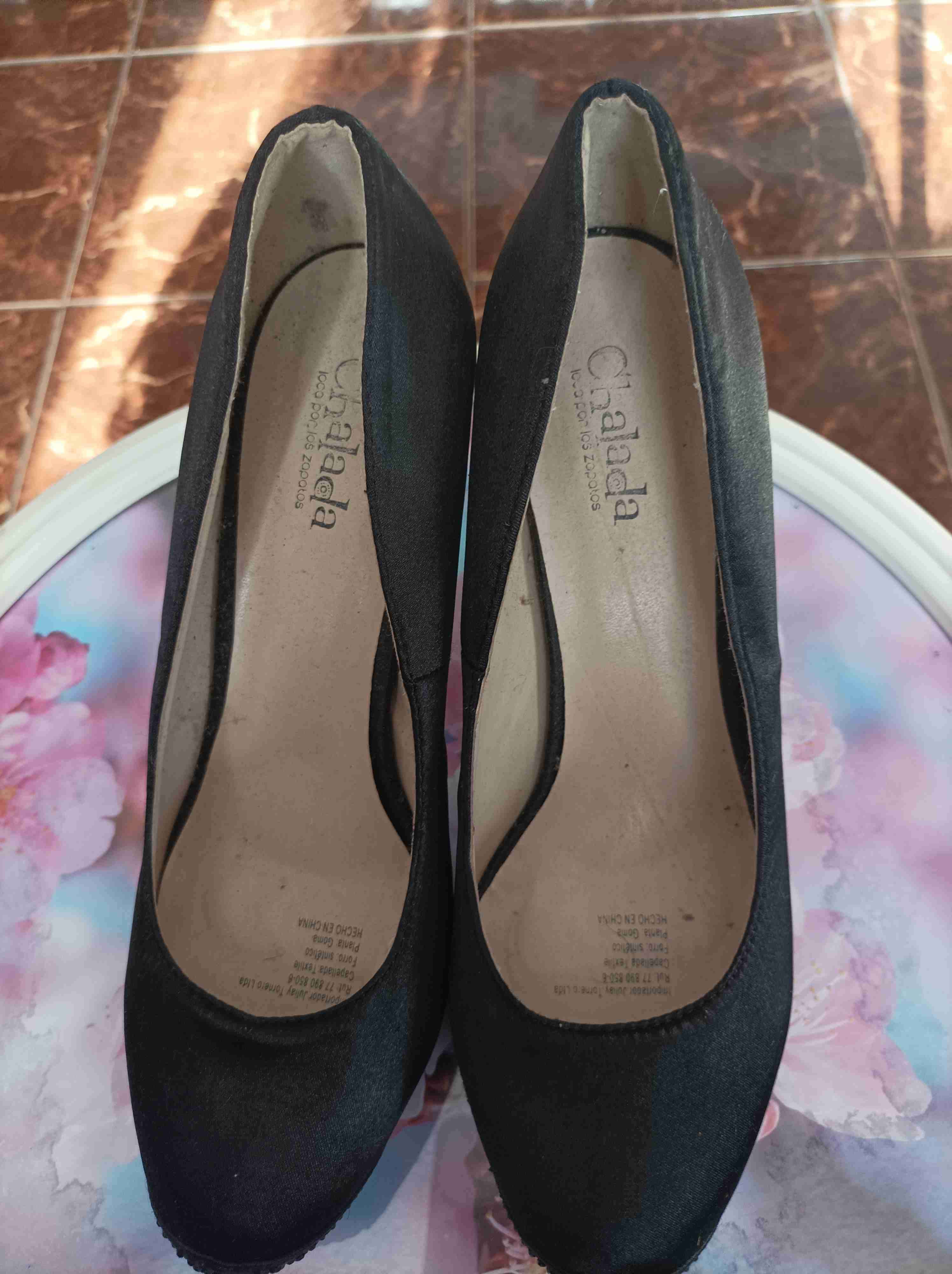 Zapatos de tacón negros Chalada