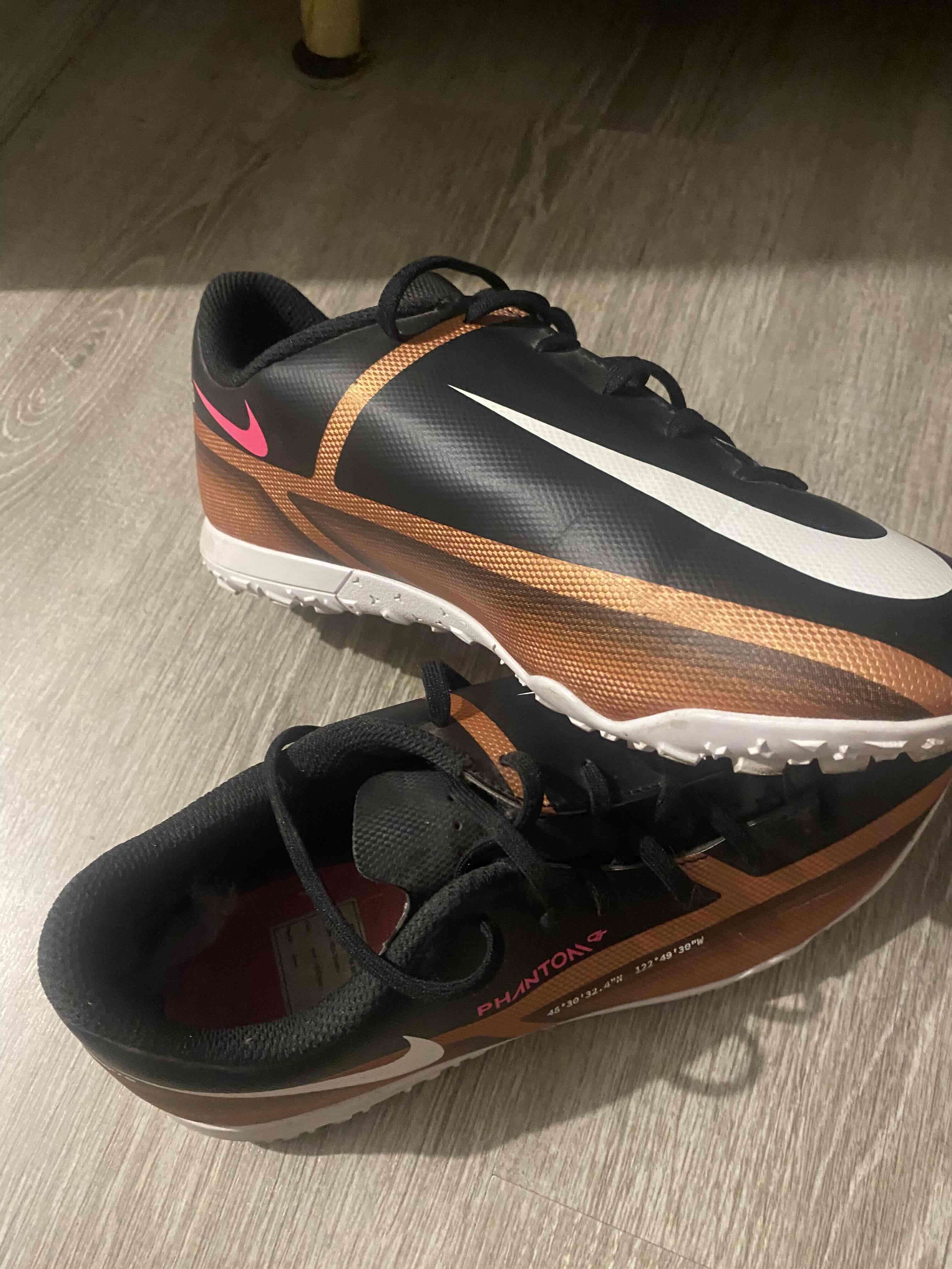 Zapatillas deportivas negras y naranjas - miniatura 4