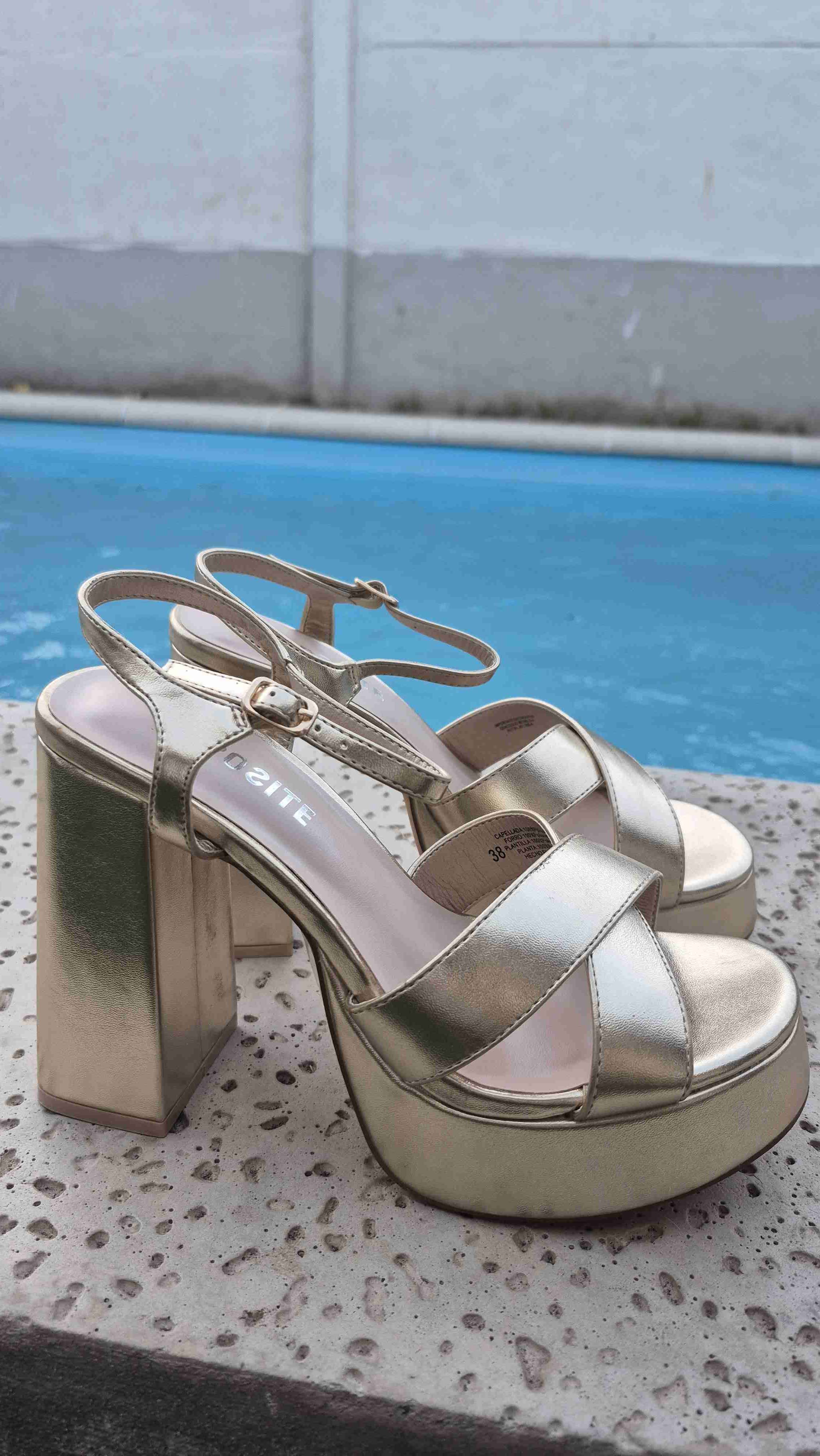 Sandalias doradas de plataforma - 5