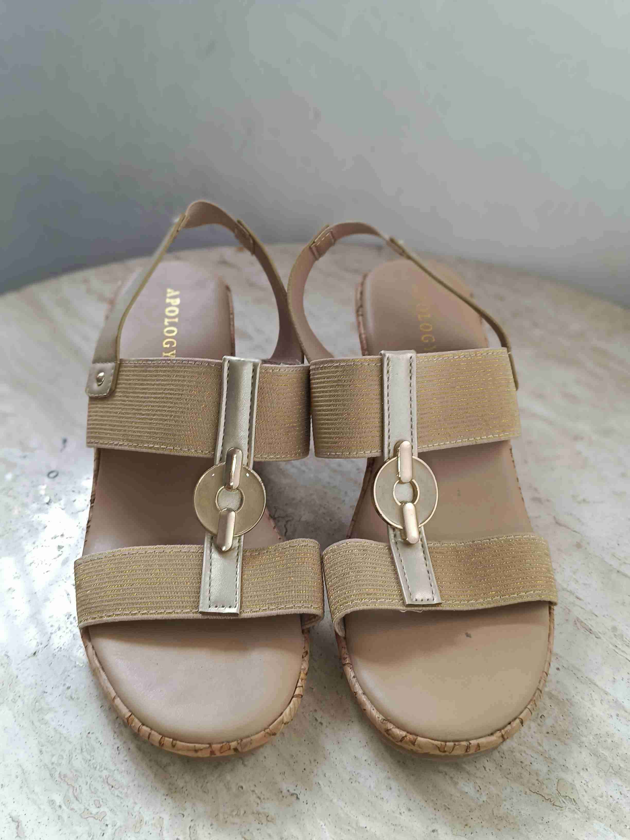 Sandalias de cuña beige - miniatura 2