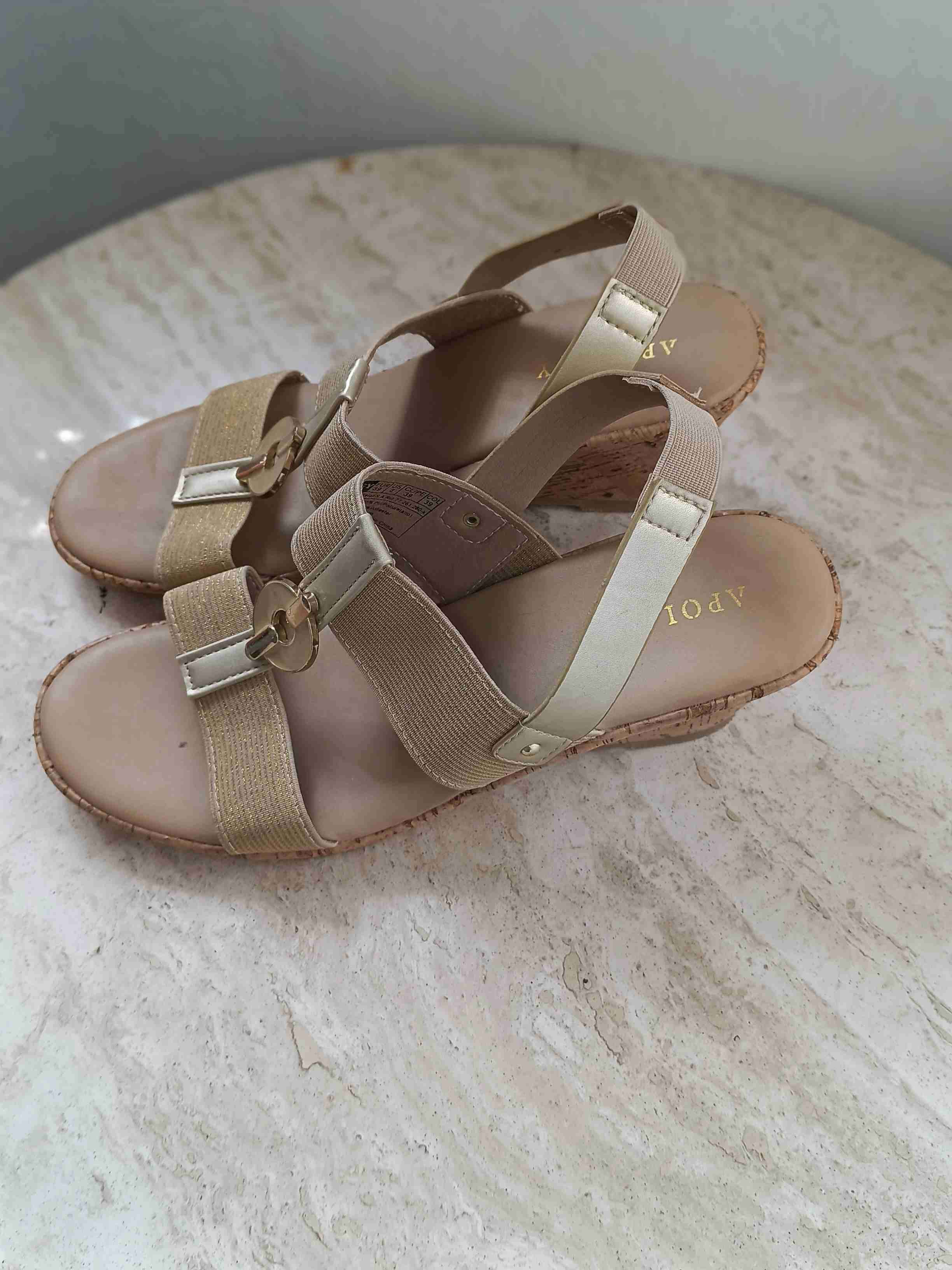 Sandalias de cuña beige - miniatura 3